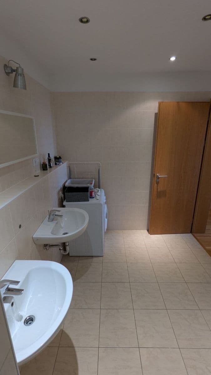 1 bedroom with open-plan kitchen flat to rent, 69 m², Korunní, Prague, Prague 1 bedroom with open-plan kitchen flat to rent, 69 m², Korunní, Prague, Prague