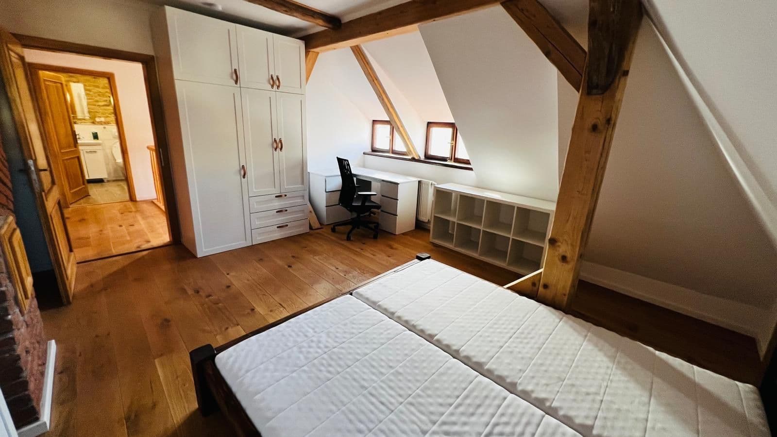 2 bedroom with open-plan kitchen flat to rent, 118 m², Soukenická, Slaný, Středočeský Region 2 bedroom with open-plan kitchen flat to rent, 118 m², Soukenická, Slaný, Středočeský Region