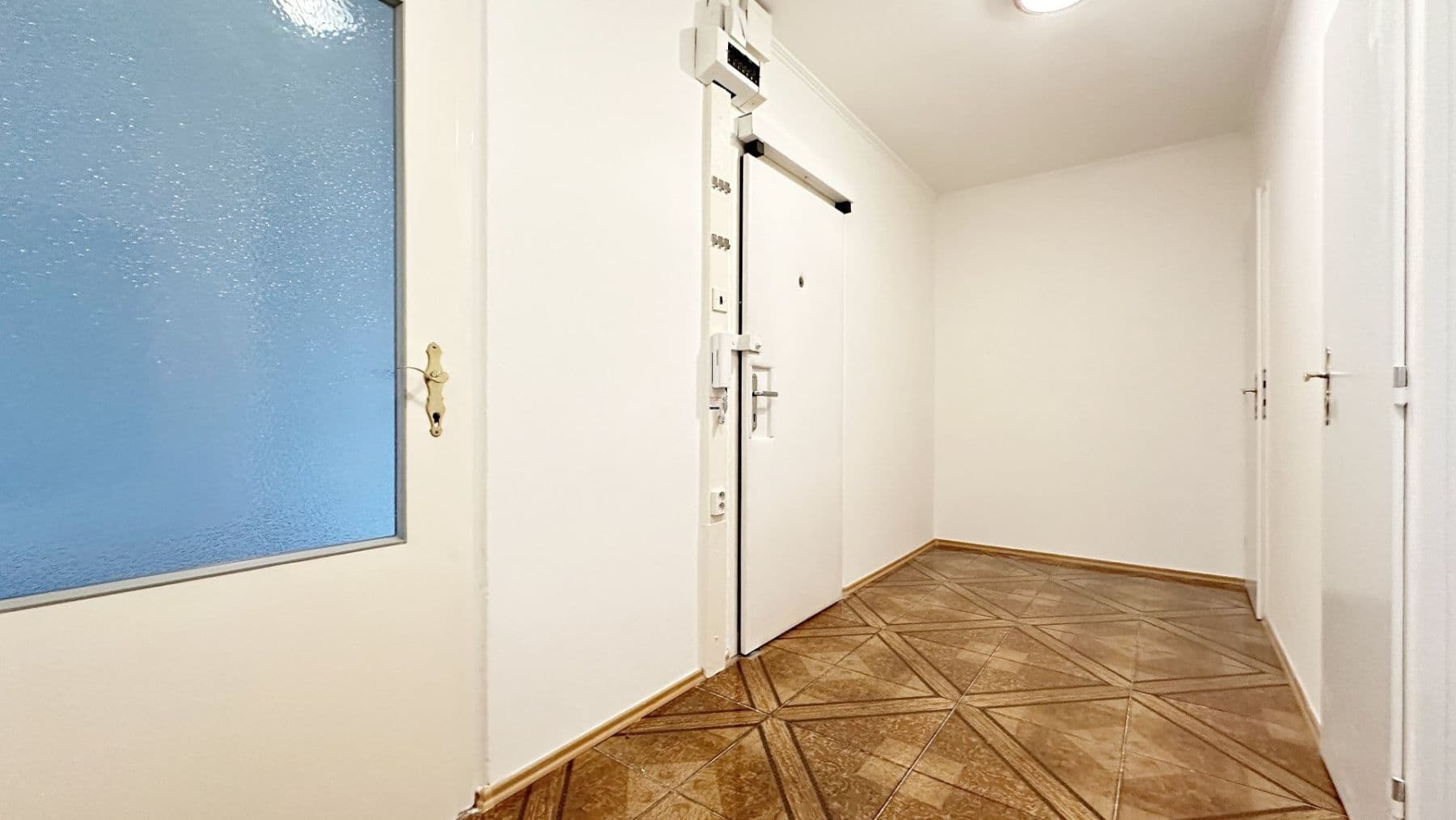 2 bedroom with open-plan kitchen flat to rent, 65 m², Hrudičkova, Prague, Prague 2 bedroom with open-plan kitchen flat to rent, 65 m², Hrudičkova, Prague, Prague