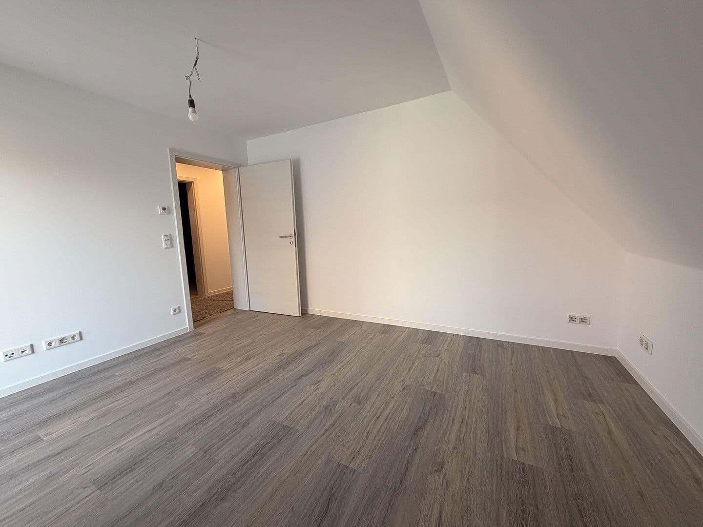 2 bedroom with open-plan kitchen flat to rent, 80 m², Römerberg, Rhineland-Palatinate 2 bedroom with open-plan kitchen flat to rent, 80 m², Römerberg, Rhineland-Palatinate