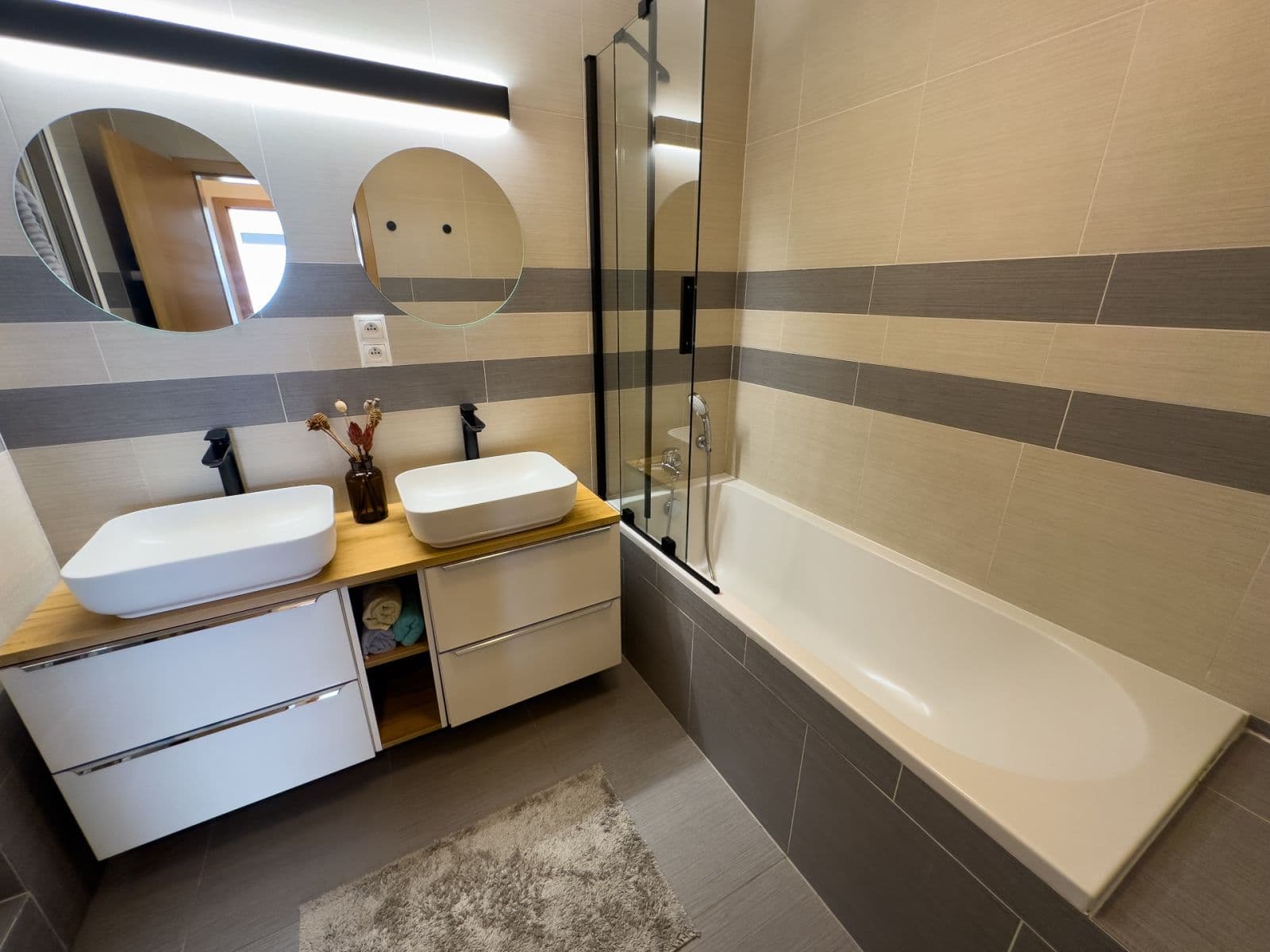 2 bedroom with open-plan kitchen flat for sale, 87 m², Lindnerova, Prague, Prague 2 bedroom with open-plan kitchen flat for sale, 87 m², Lindnerova, Prague, Prague