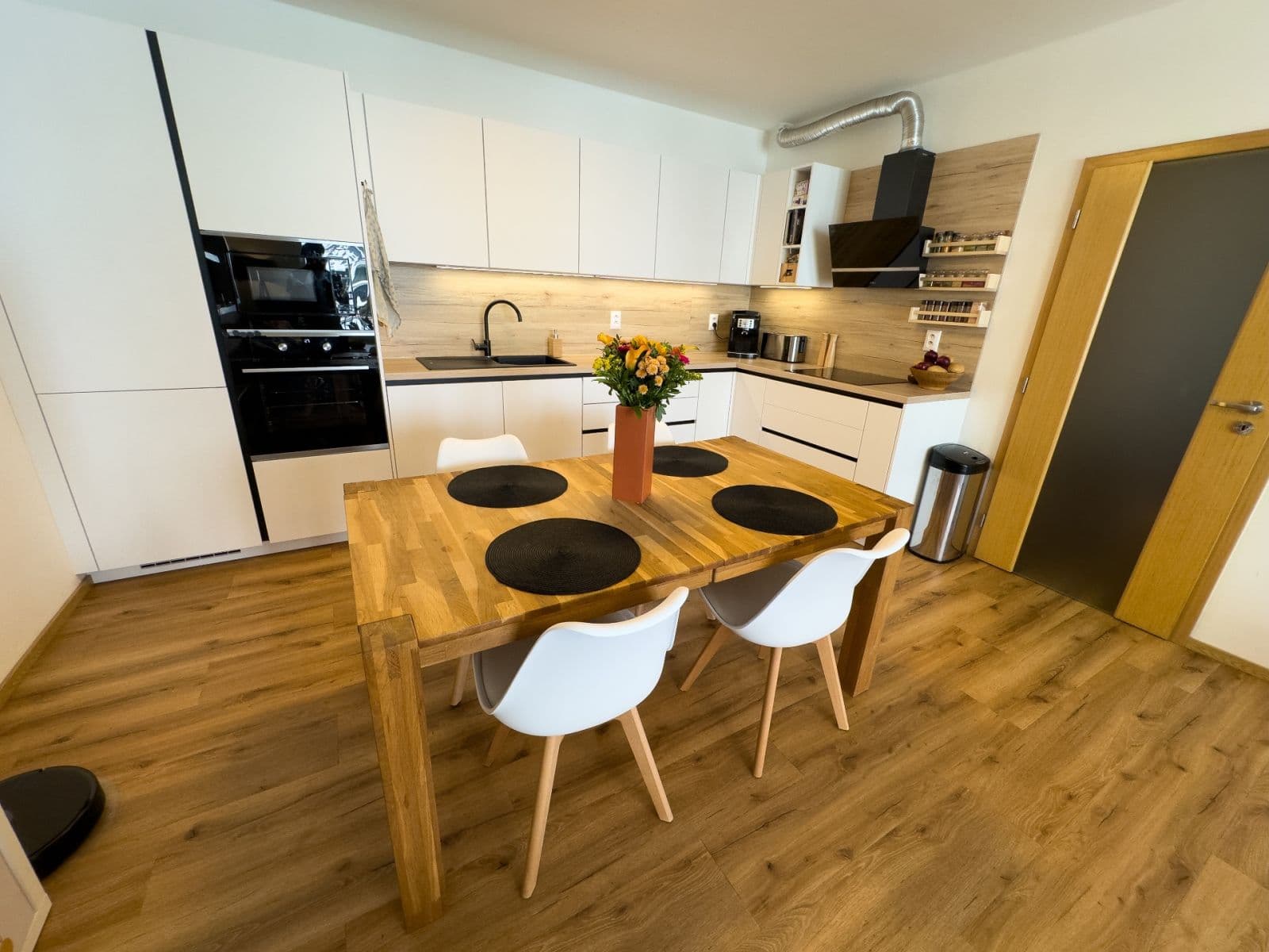 2 bedroom with open-plan kitchen flat for sale, 87 m², Lindnerova, Prague, Prague 2 bedroom with open-plan kitchen flat for sale, 87 m², Lindnerova, Prague, Prague