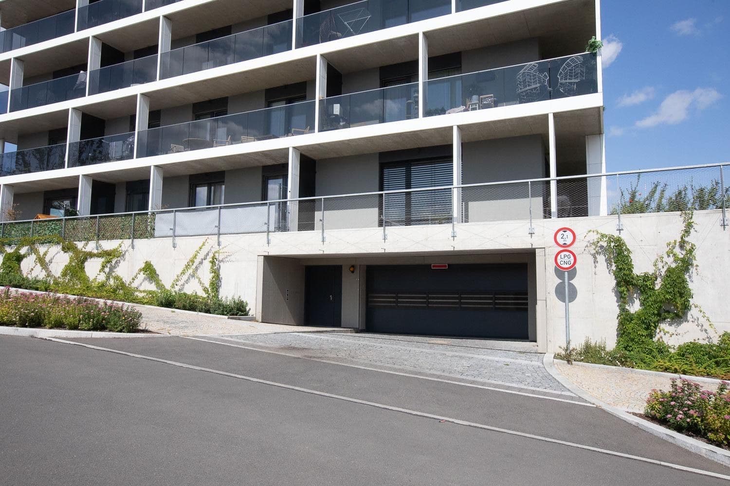 1 bedroom with open-plan kitchen flat to rent, 60 m², Sokolova, Prague, Prague 1 bedroom with open-plan kitchen flat to rent, 60 m², Sokolova, Prague, Prague