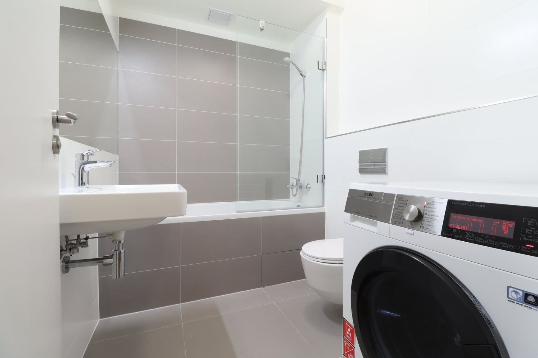 1 bedroom with open-plan kitchen flat to rent, 55 m², Střížkovská, Prague, Prague 1 bedroom with open-plan kitchen flat to rent, 55 m², Střížkovská, Prague, Prague