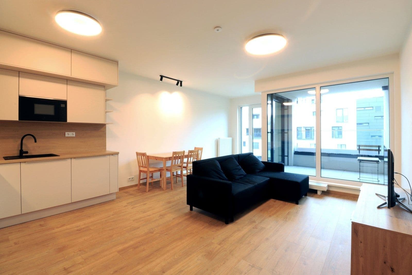 2 bedroom with open-plan kitchen flat to rent, 75 m², Dagmar Burešové, Prague, Prague 2 bedroom with open-plan kitchen flat to rent, 75 m², Dagmar Burešové, Prague, Prague