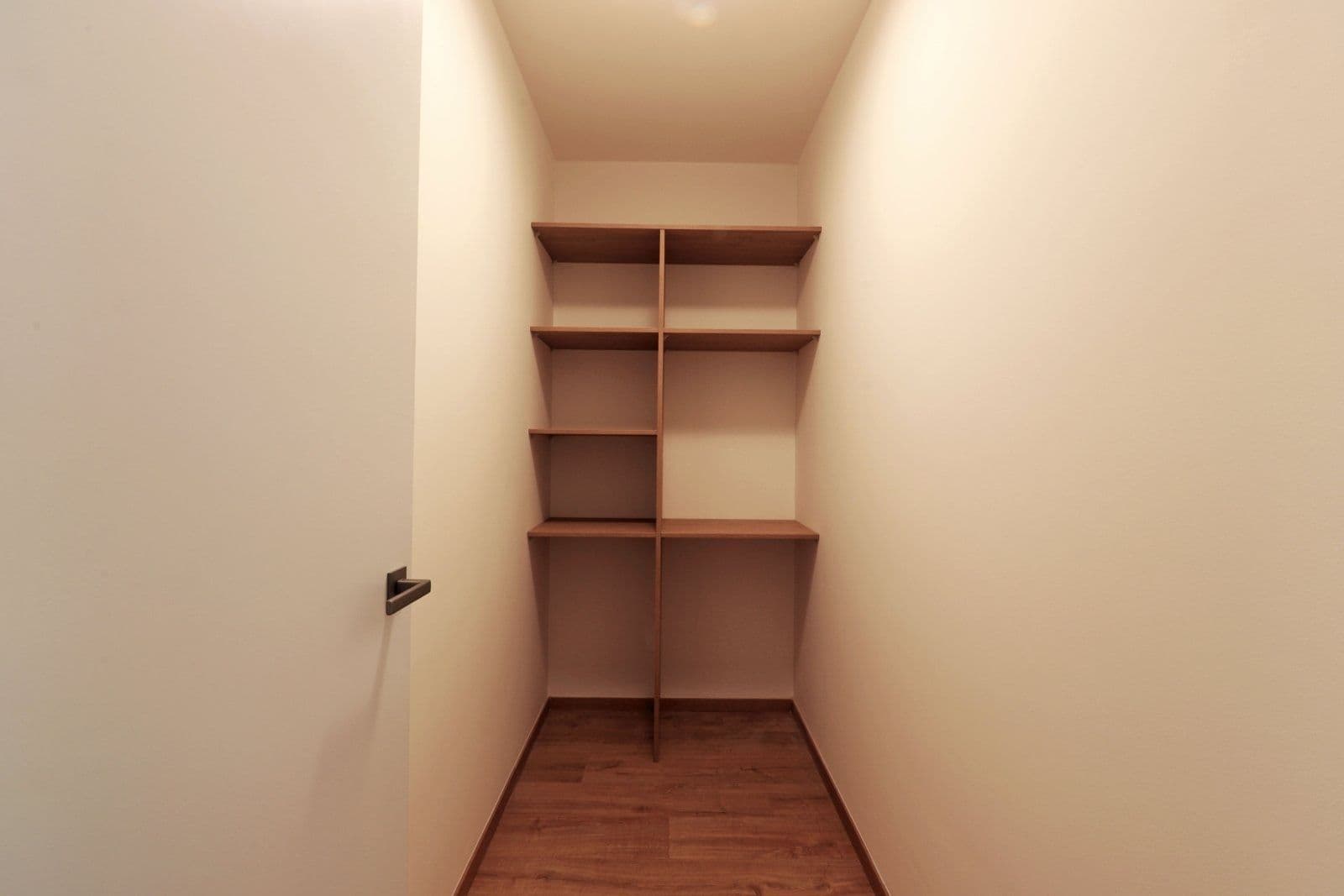 2 bedroom with open-plan kitchen flat to rent, 75 m², Dagmar Burešové, Prague, Prague 2 bedroom with open-plan kitchen flat to rent, 75 m², Dagmar Burešové, Prague, Prague