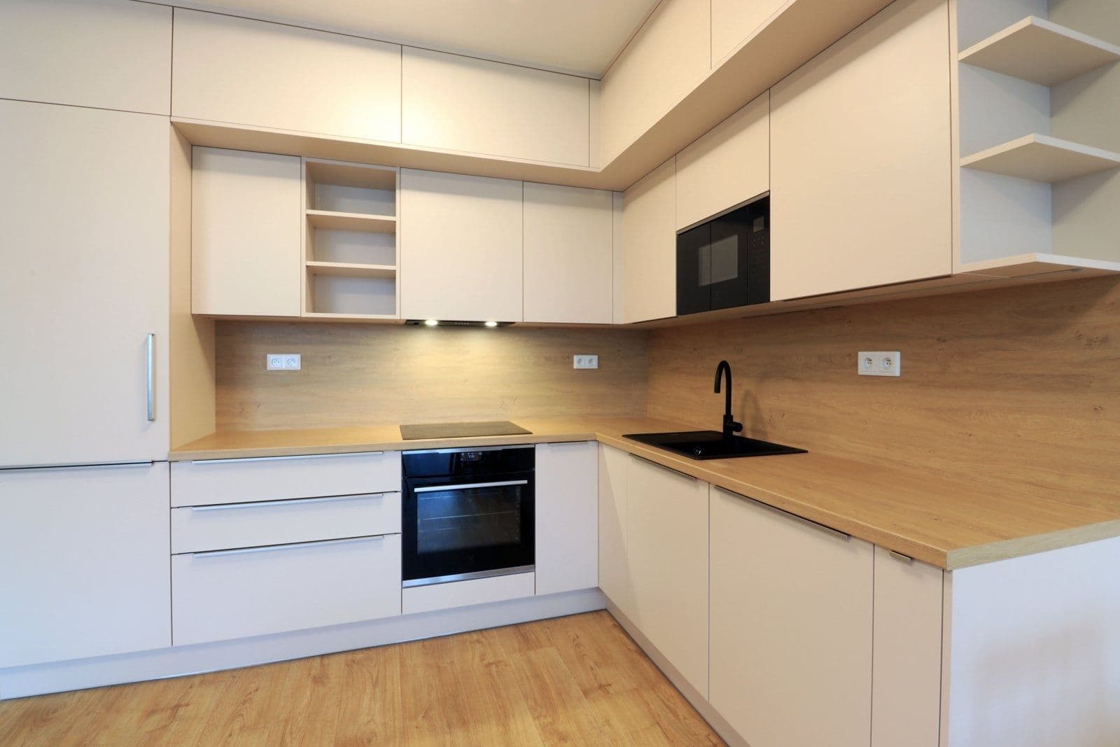 2 bedroom with open-plan kitchen flat to rent, 75 m², Dagmar Burešové, Prague, Prague 2 bedroom with open-plan kitchen flat to rent, 75 m², Dagmar Burešové, Prague, Prague