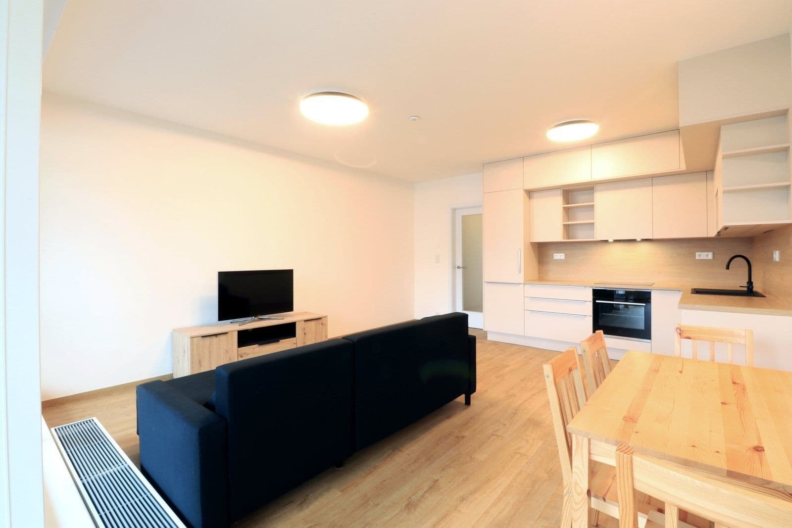 2 bedroom with open-plan kitchen flat to rent, 75 m², Dagmar Burešové, Prague, Prague 2 bedroom with open-plan kitchen flat to rent, 75 m², Dagmar Burešové, Prague, Prague