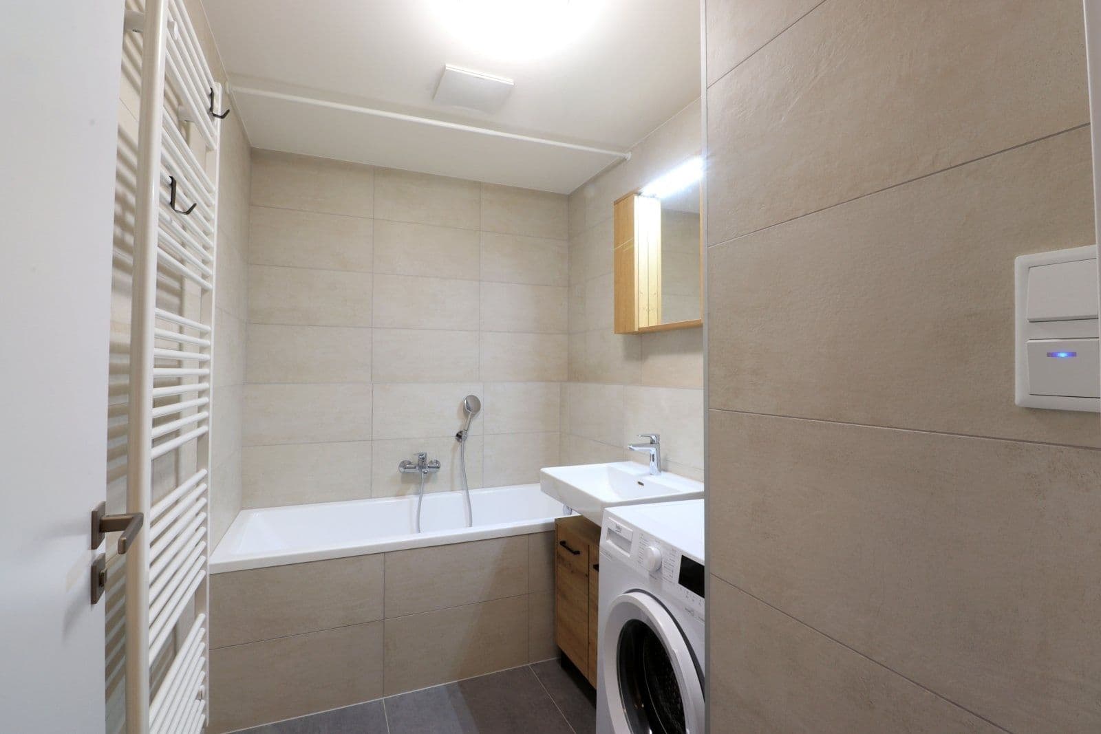 2 bedroom with open-plan kitchen flat to rent, 75 m², Dagmar Burešové, Prague, Prague 2 bedroom with open-plan kitchen flat to rent, 75 m², Dagmar Burešové, Prague, Prague