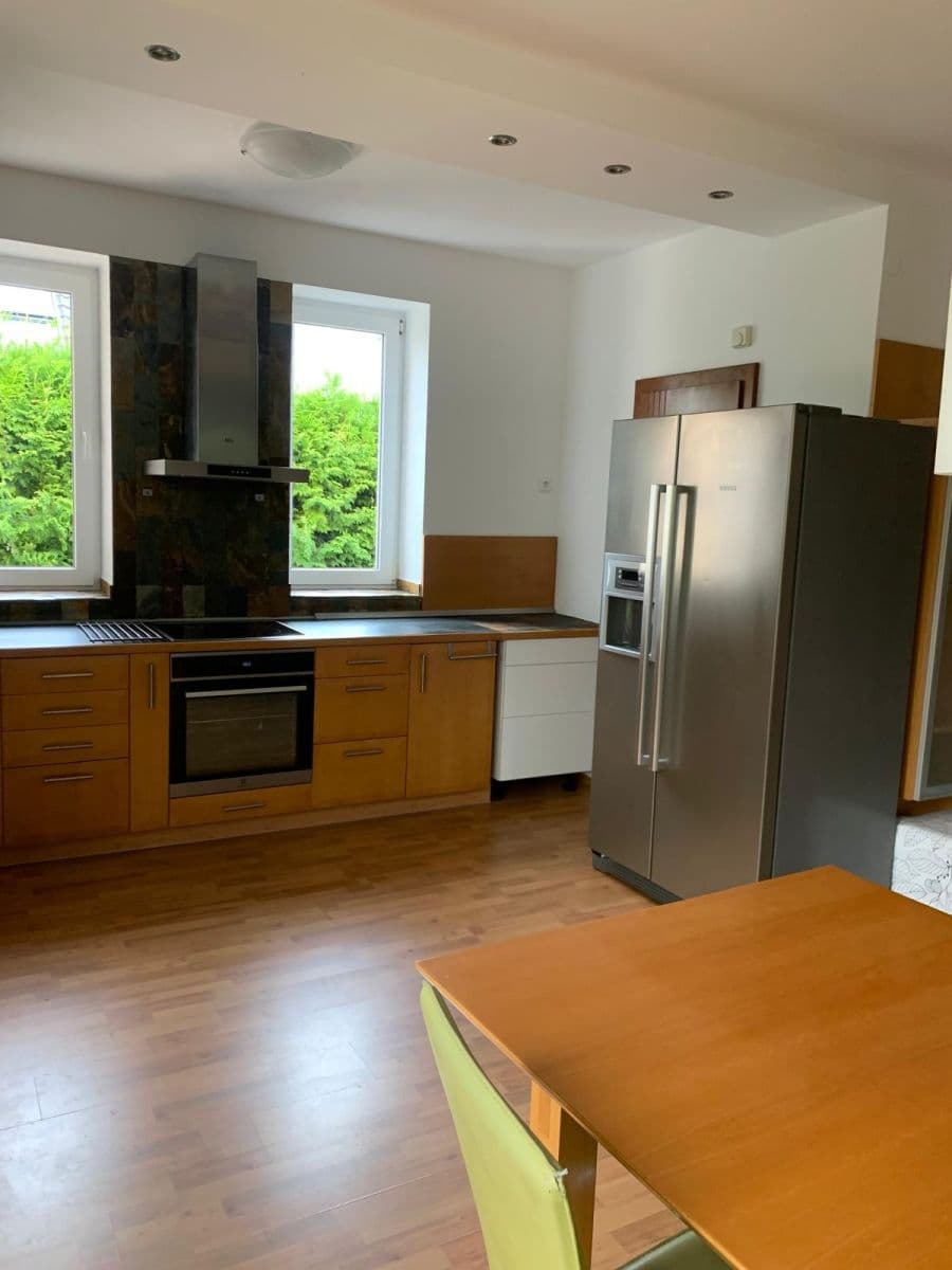 house to rent, 280 m², Keltská, Statenice, Středočeský Region house to rent, 280 m², Keltská, Statenice, Středočeský Region