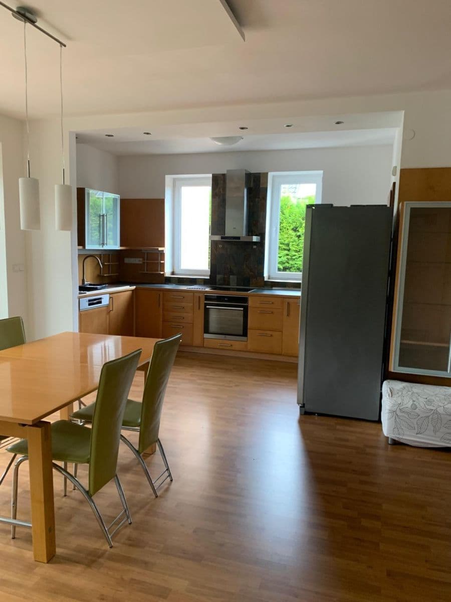 house to rent, 280 m², Keltská, Statenice, Středočeský Region house to rent, 280 m², Keltská, Statenice, Středočeský Region