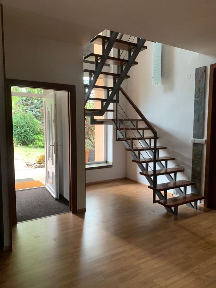 house to rent, 280 m², Keltská, Statenice, Středočeský Region house to rent, 280 m², Keltská, Statenice, Středočeský Region