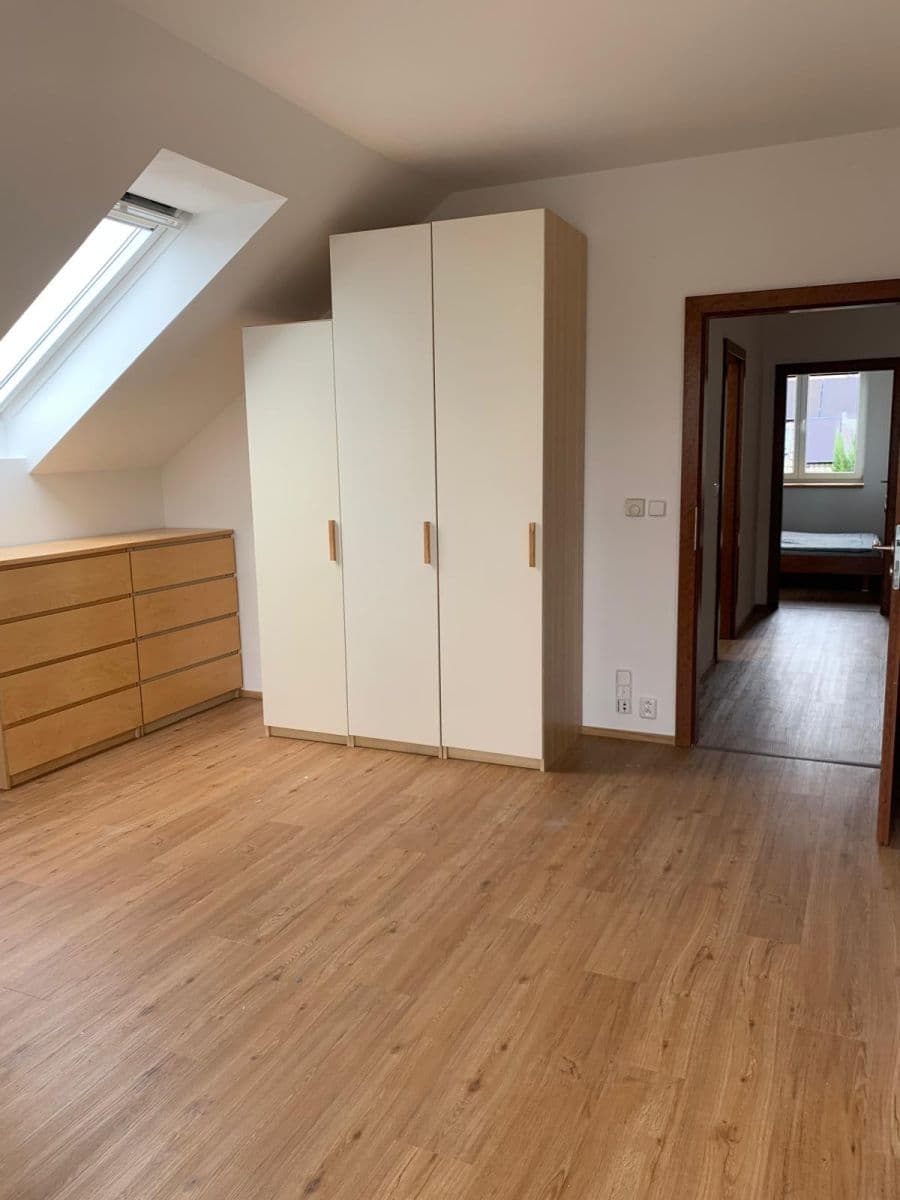 house to rent, 280 m², Keltská, Statenice, Středočeský Region house to rent, 280 m², Keltská, Statenice, Středočeský Region