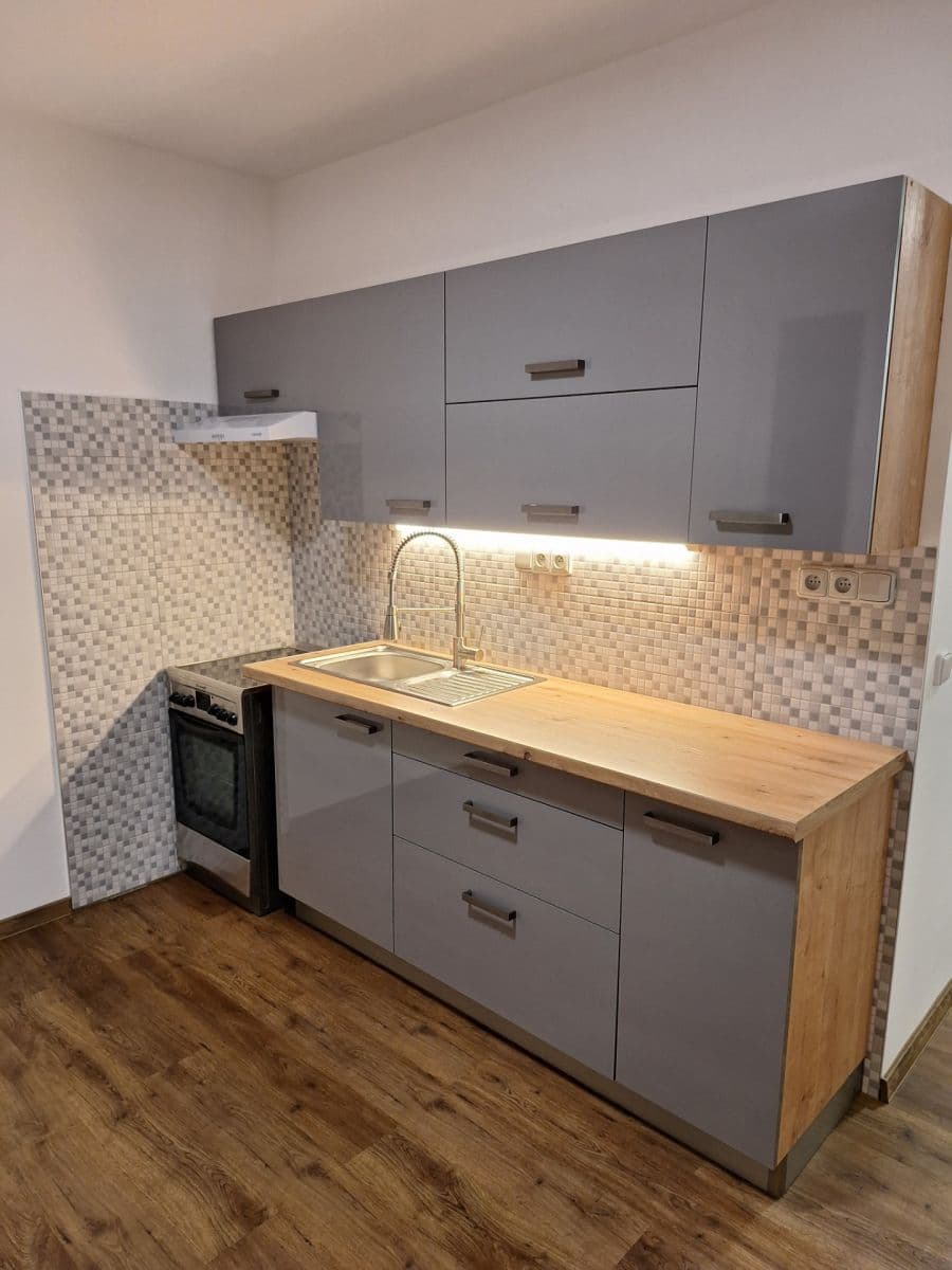 1 bedroom flat to rent, 41 m², třída Edvarda Beneše, Hradec Králové, Královéhradecký Region 1 bedroom flat to rent, 41 m², třída Edvarda Beneše, Hradec Králové, Královéhradecký Region