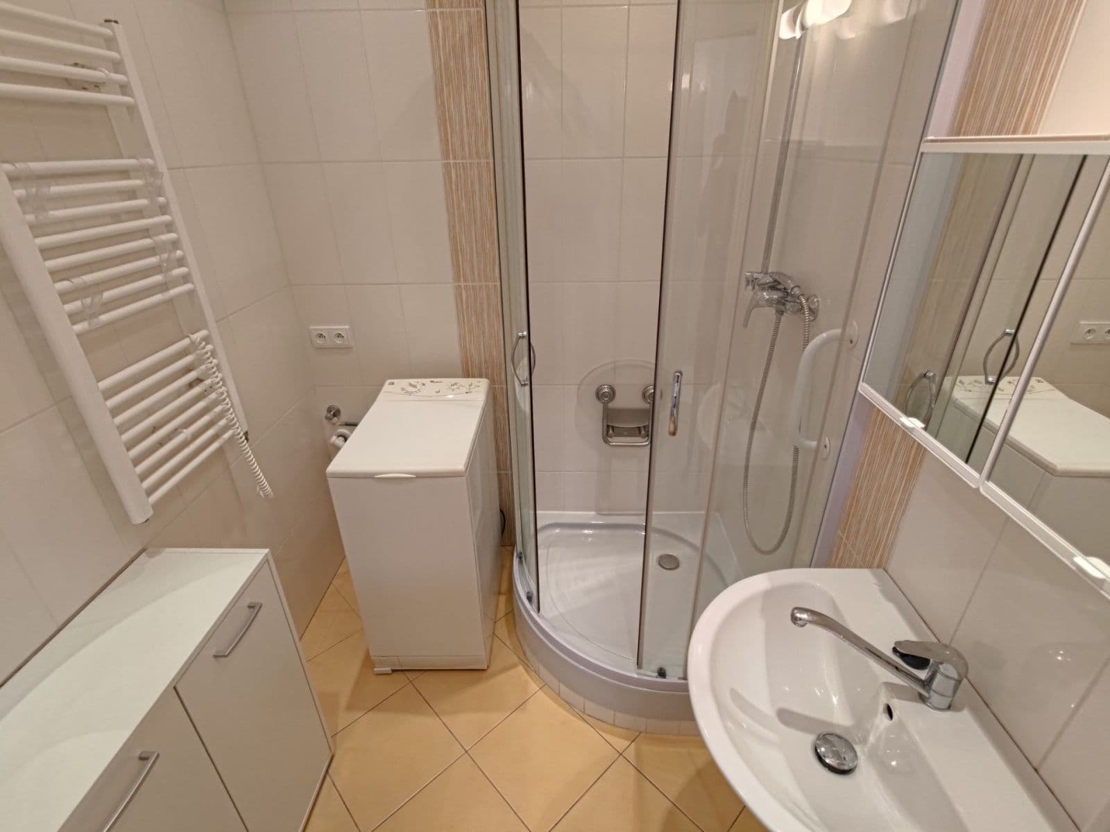 3 bedroom with open-plan kitchen flat to rent, 77 m², Heranova, Prague, Prague 3 bedroom with open-plan kitchen flat to rent, 77 m², Heranova, Prague, Prague