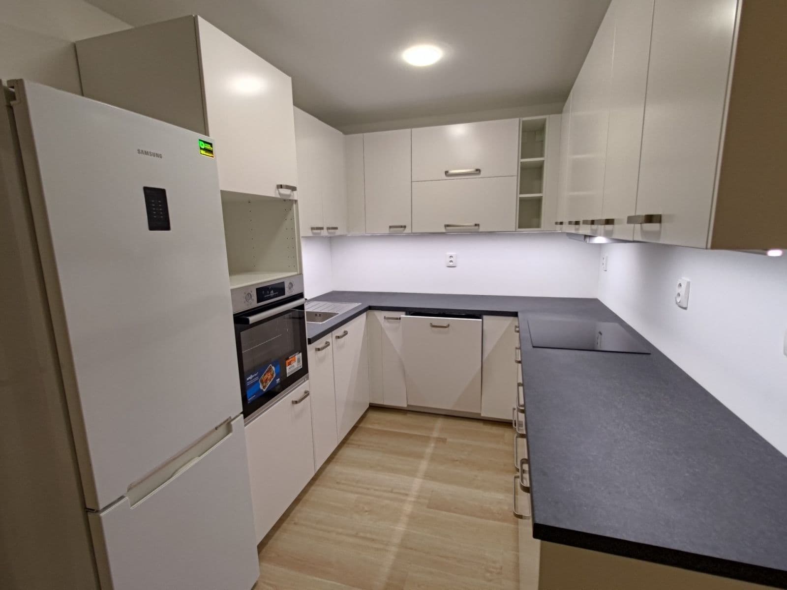 3 bedroom with open-plan kitchen flat to rent, 77 m², Heranova, Prague, Prague 3 bedroom with open-plan kitchen flat to rent, 77 m², Heranova, Prague, Prague