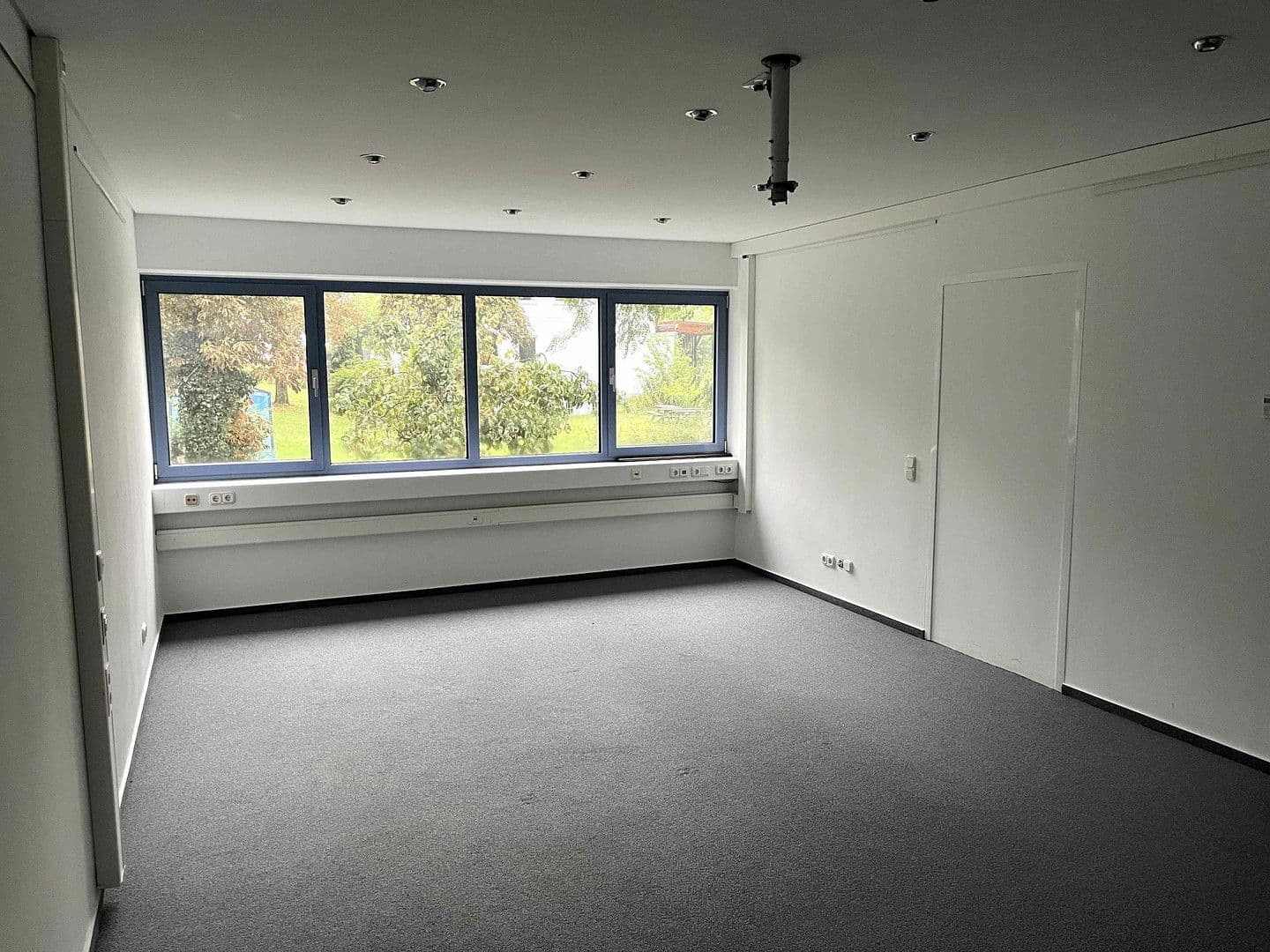 office to rent, 1,000 m², Zur Eisernen Hand 27, Mühltal, Hesse office to rent, 1,000 m², Zur Eisernen Hand 27, Mühltal, Hesse