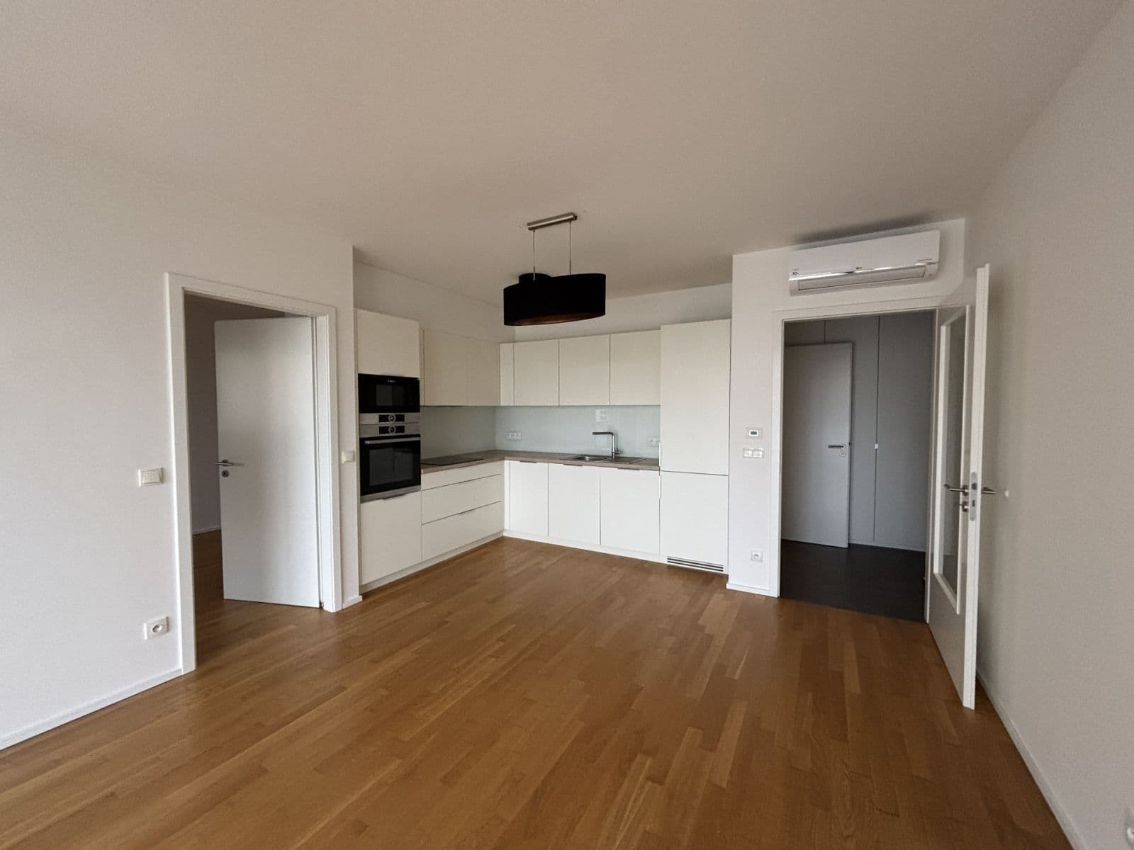 1 bedroom with open-plan kitchen flat to rent, 67 m², Čumpelíkova, Prague, Prague 1 bedroom with open-plan kitchen flat to rent, 67 m², Čumpelíkova, Prague, Prague