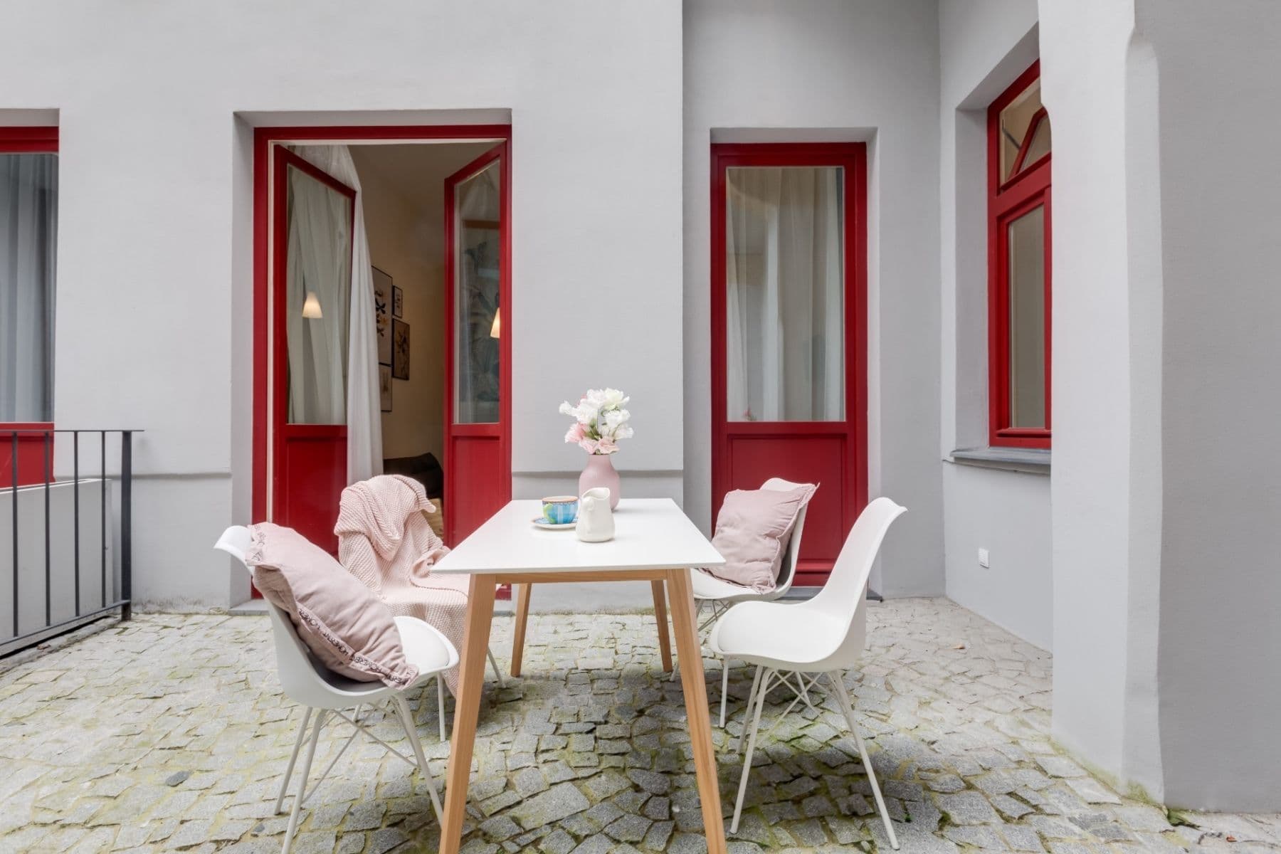 1 bedroom with open-plan kitchen flat to rent, 55 m², Prvního pluku, Prague, Prague 1 bedroom with open-plan kitchen flat to rent, 55 m², Prvního pluku, Prague, Prague