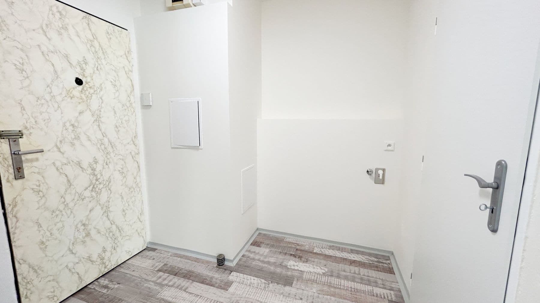 2 bedroom with open-plan kitchen flat to rent, 69 m², náměstí Sítná, Kladno, Středočeský Region 2 bedroom with open-plan kitchen flat to rent, 69 m², náměstí Sítná, Kladno, Středočeský Region