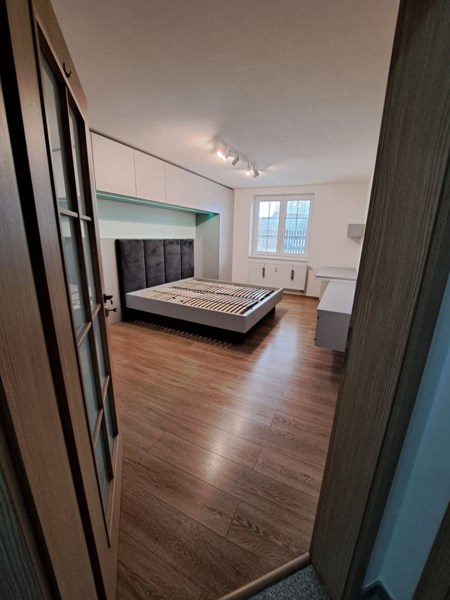 2 bedroom with open-plan kitchen flat to rent, 78 m², Velvarská, Horoměřice, Středočeský Region 2 bedroom with open-plan kitchen flat to rent, 78 m², Velvarská, Horoměřice, Středočeský Region