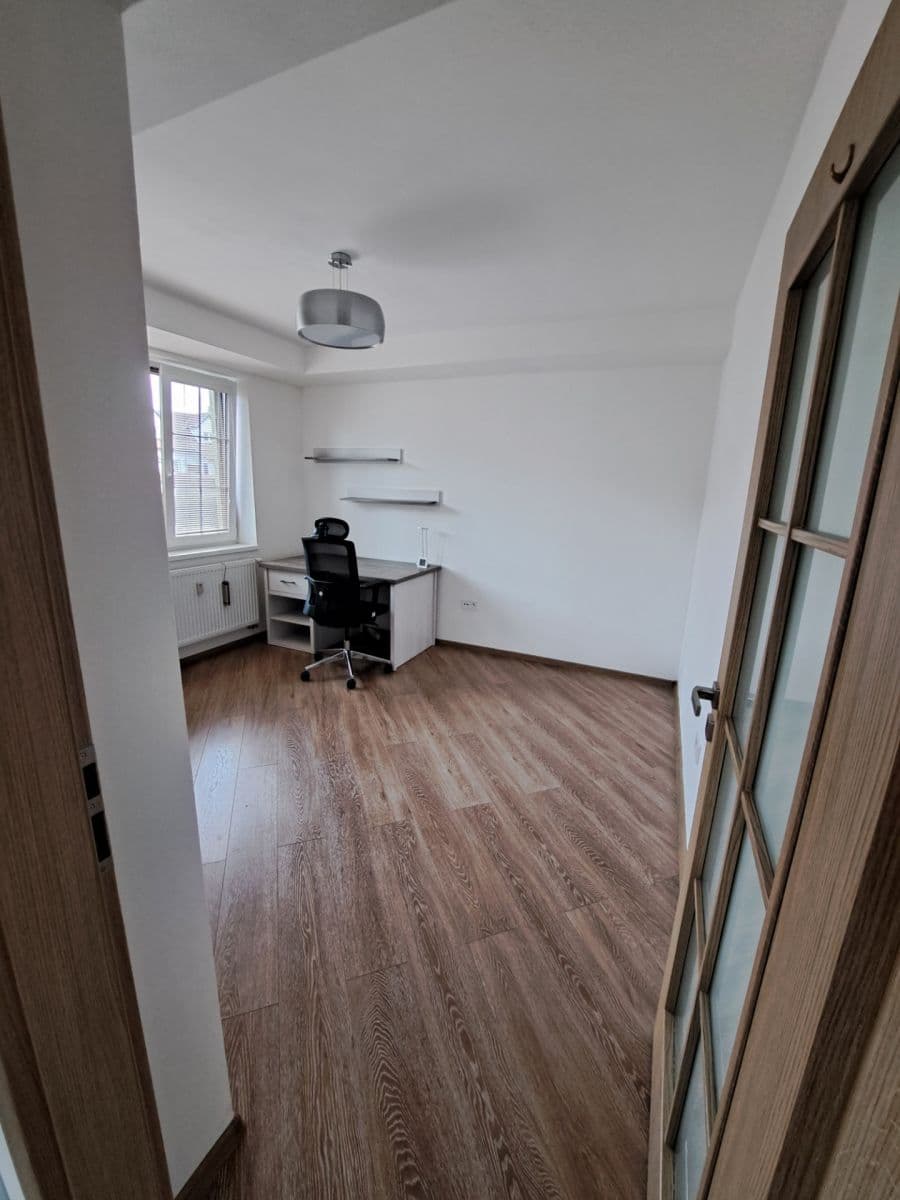 2 bedroom with open-plan kitchen flat to rent, 78 m², Velvarská, Horoměřice, Středočeský Region 2 bedroom with open-plan kitchen flat to rent, 78 m², Velvarská, Horoměřice, Středočeský Region