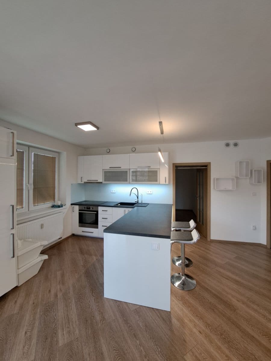 2 bedroom with open-plan kitchen flat to rent, 78 m², Velvarská, Horoměřice, Středočeský Region 2 bedroom with open-plan kitchen flat to rent, 78 m², Velvarská, Horoměřice, Středočeský Region