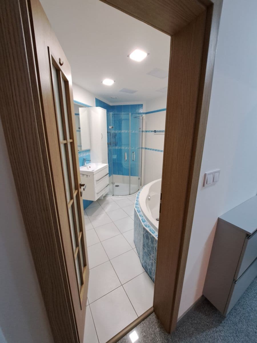 2 bedroom with open-plan kitchen flat to rent, 78 m², Velvarská, Horoměřice, Středočeský Region 2 bedroom with open-plan kitchen flat to rent, 78 m², Velvarská, Horoměřice, Středočeský Region