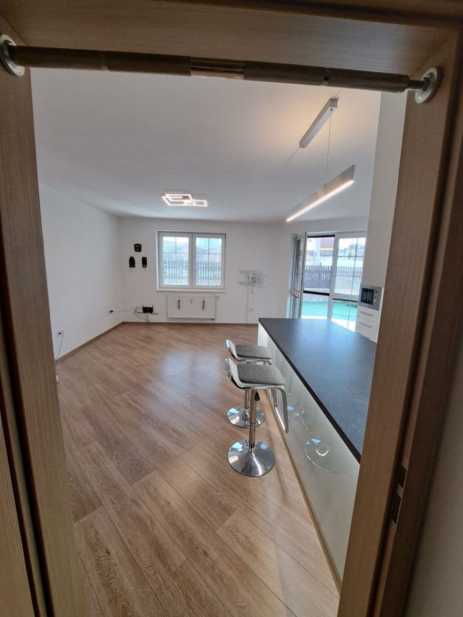 2 bedroom with open-plan kitchen flat to rent, 78 m², Velvarská, Horoměřice, Středočeský Region 2 bedroom with open-plan kitchen flat to rent, 78 m², Velvarská, Horoměřice, Středočeský Region