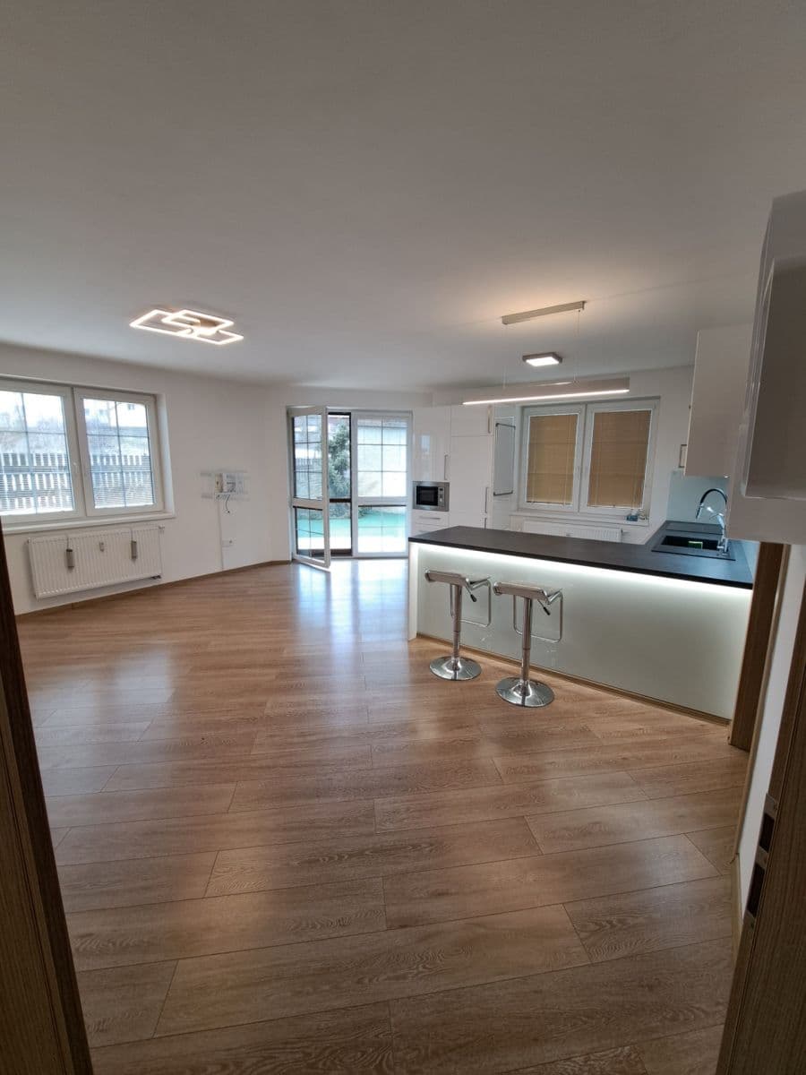 2 bedroom with open-plan kitchen flat to rent, 78 m², Velvarská, Horoměřice, Středočeský Region 2 bedroom with open-plan kitchen flat to rent, 78 m², Velvarská, Horoměřice, Středočeský Region