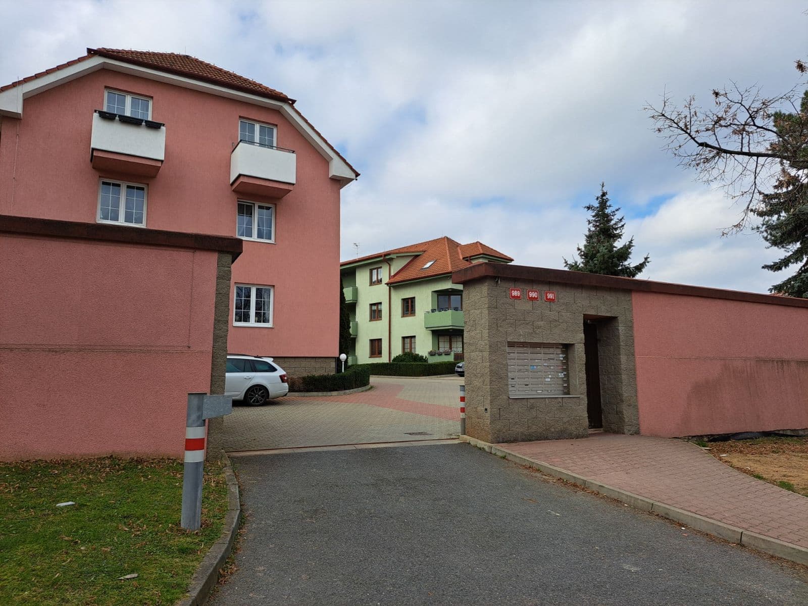 2 bedroom with open-plan kitchen flat to rent, 78 m², Velvarská, Horoměřice, Středočeský Region 2 bedroom with open-plan kitchen flat to rent, 78 m², Velvarská, Horoměřice, Středočeský Region