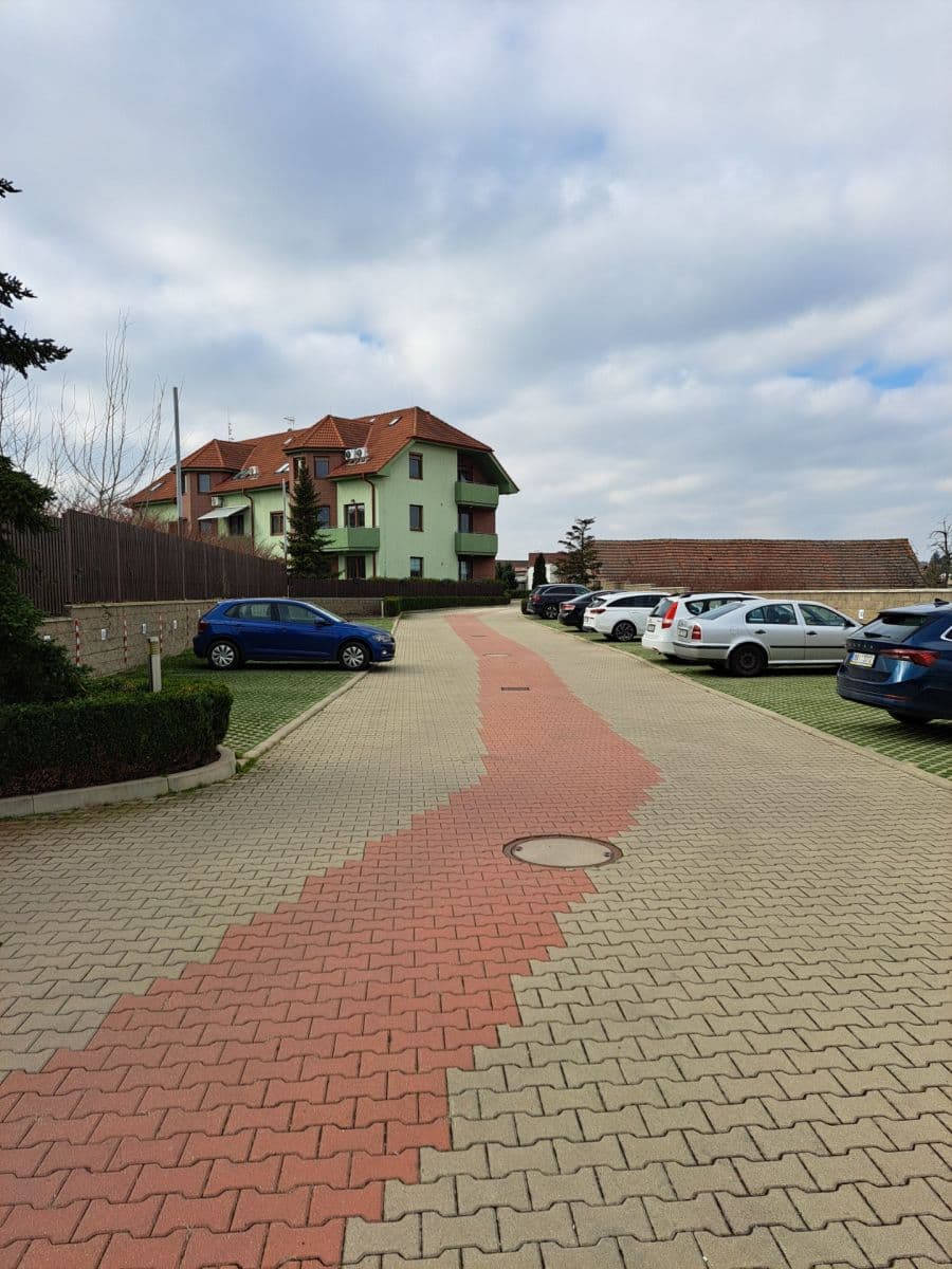 2 bedroom with open-plan kitchen flat to rent, 78 m², Velvarská, Horoměřice, Středočeský Region 2 bedroom with open-plan kitchen flat to rent, 78 m², Velvarská, Horoměřice, Středočeský Region