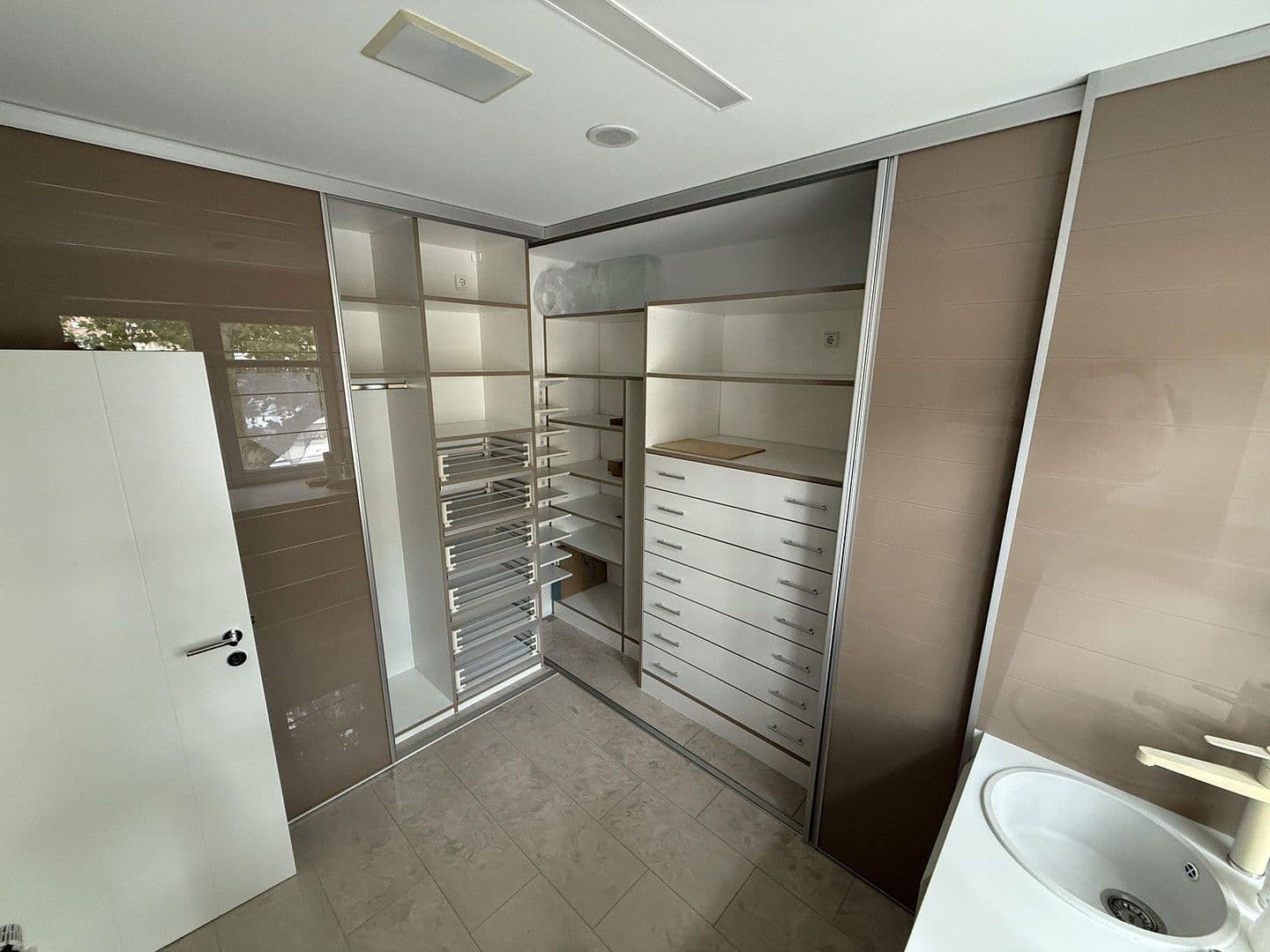 3 bedroom flat to rent, 141 m², Halle (Saale), Saxony-Anhalt 3 bedroom flat to rent, 141 m², Halle (Saale), Saxony-Anhalt