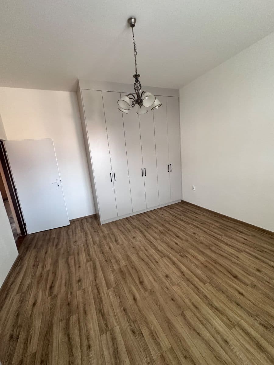 2 bedroom with open-plan kitchen flat to rent, 80 m², Dr. Steinera, Kladno, Středočeský Region 2 bedroom with open-plan kitchen flat to rent, 80 m², Dr. Steinera, Kladno, Středočeský Region