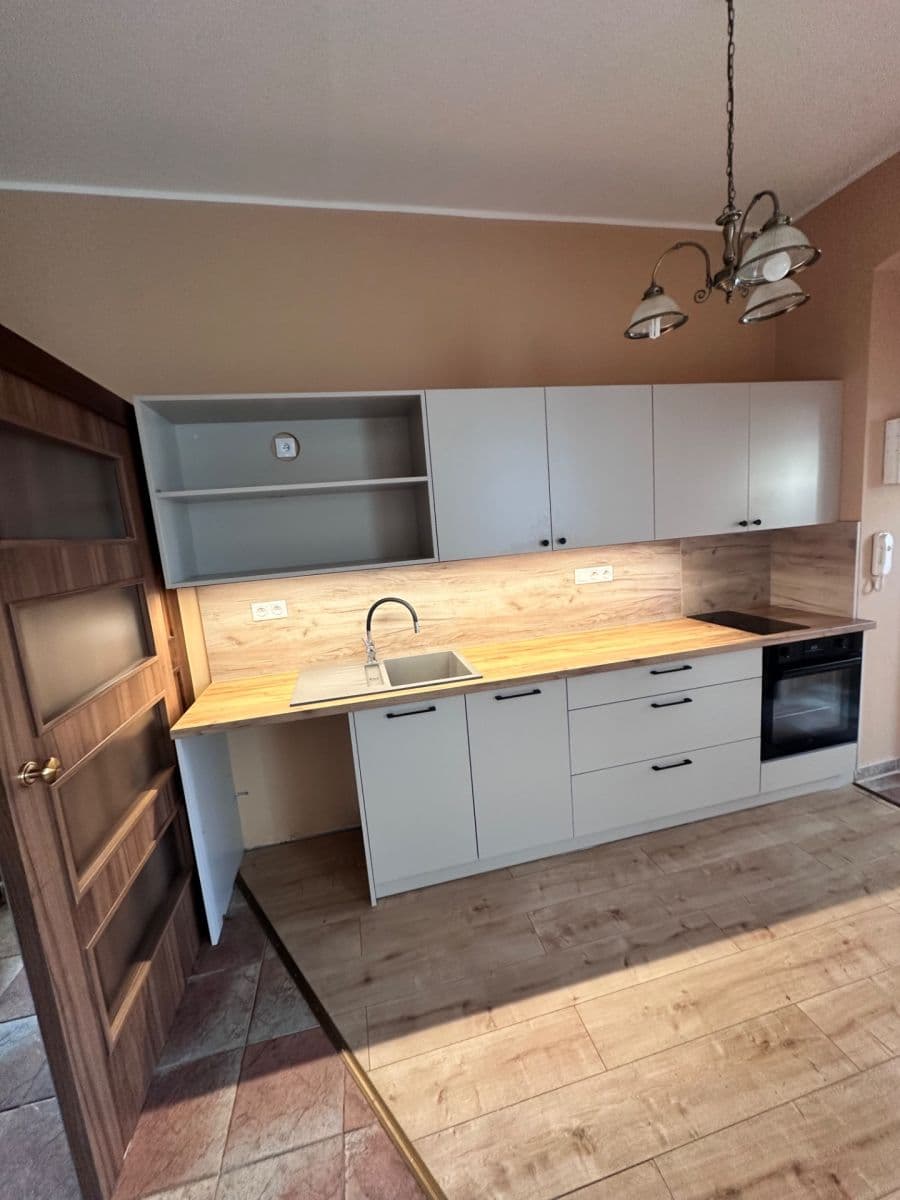 2 bedroom with open-plan kitchen flat to rent, 80 m², Dr. Steinera, Kladno, Středočeský Region 2 bedroom with open-plan kitchen flat to rent, 80 m², Dr. Steinera, Kladno, Středočeský Region