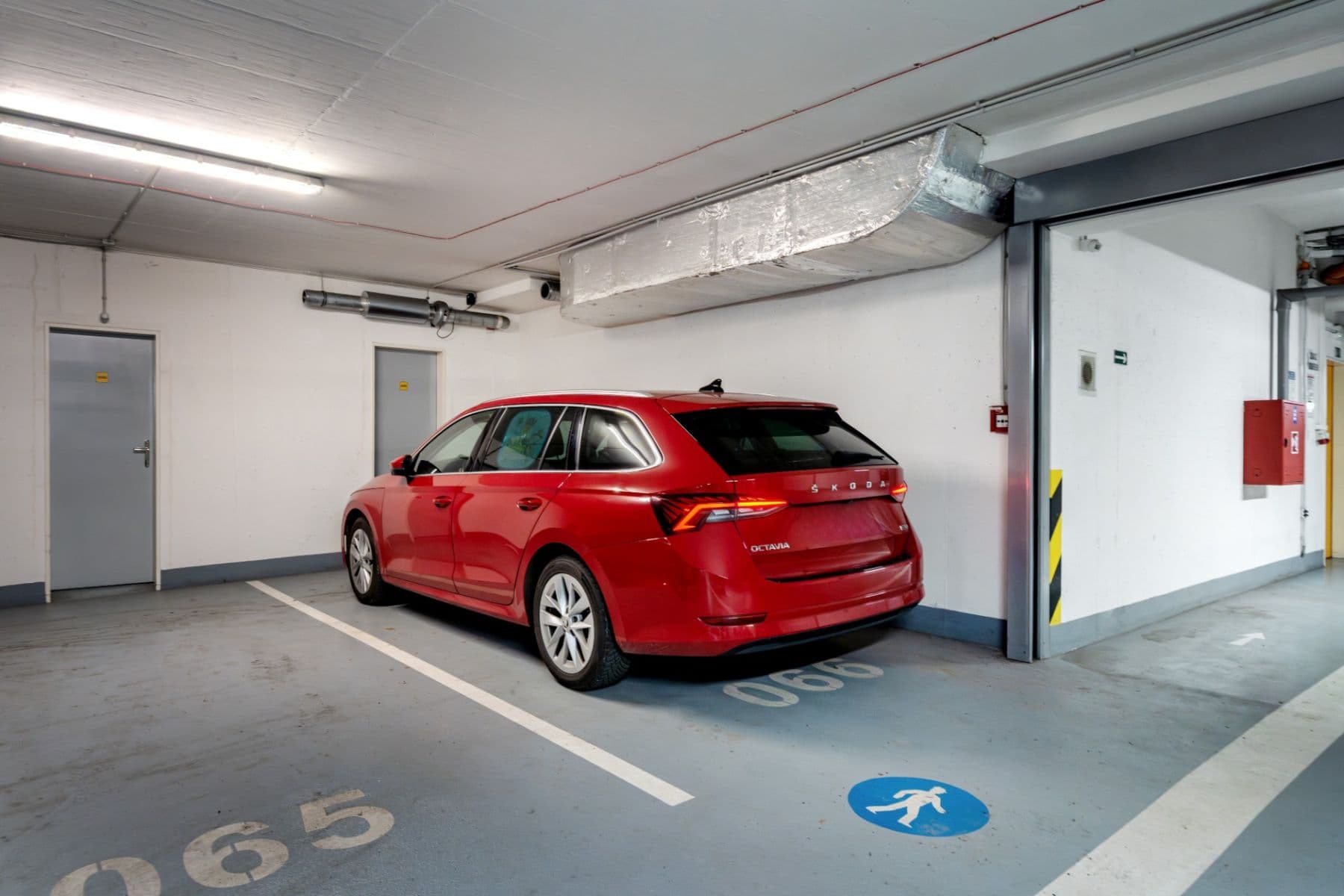 3 bedroom with open-plan kitchen flat to rent, 93 m², Sazovická, Prague, Prague 3 bedroom with open-plan kitchen flat to rent, 93 m², Sazovická, Prague, Prague