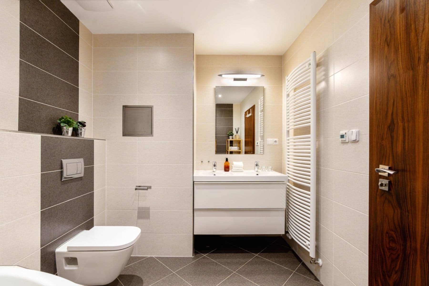 3 bedroom with open-plan kitchen flat to rent, 93 m², Sazovická, Prague, Prague 3 bedroom with open-plan kitchen flat to rent, 93 m², Sazovická, Prague, Prague