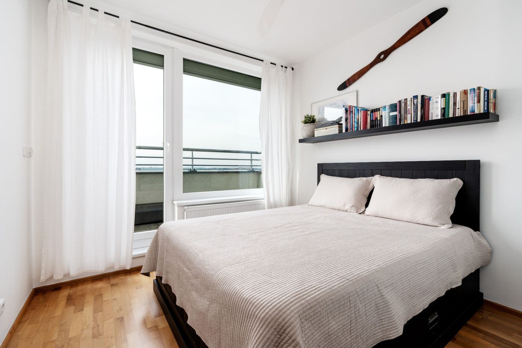 3 bedroom with open-plan kitchen flat to rent, 93 m², Sazovická, Prague, Prague 3 bedroom with open-plan kitchen flat to rent, 93 m², Sazovická, Prague, Prague