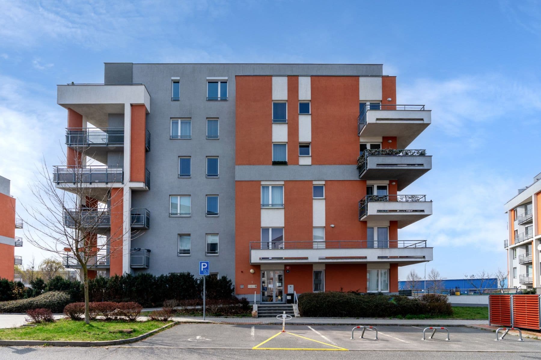 3 bedroom with open-plan kitchen flat to rent, 93 m², Sazovická, Prague, Prague 3 bedroom with open-plan kitchen flat to rent, 93 m², Sazovická, Prague, Prague