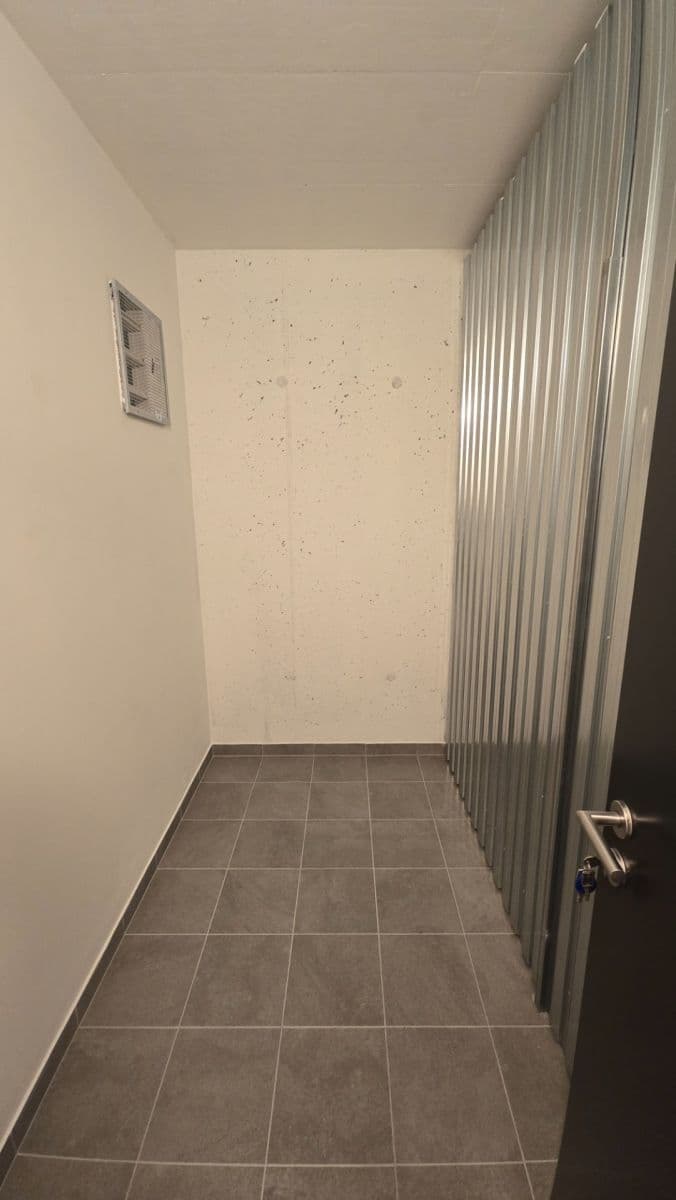 1 bedroom with open-plan kitchen flat to rent, 60 m², Stočesova, Prague, Prague 1 bedroom with open-plan kitchen flat to rent, 60 m², Stočesova, Prague, Prague