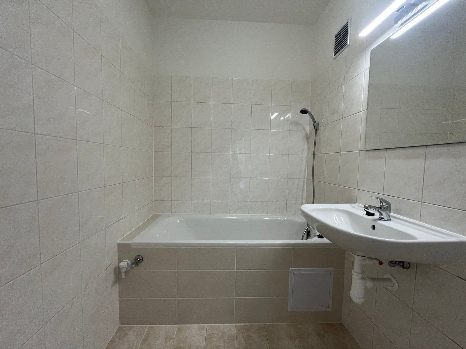 3 bedroom flat to rent, 77 m², Anenská, Frýdek-Místek, Moravskoslezský Region 3 bedroom flat to rent, 77 m², Anenská, Frýdek-Místek, Moravskoslezský Region