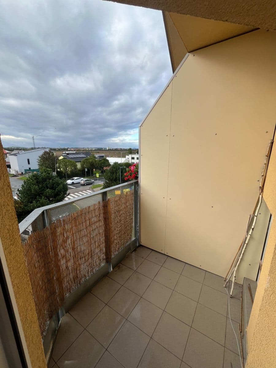 1 bedroom with open-plan kitchen flat to rent, 92 m², Semilská, Prague, Prague 1 bedroom with open-plan kitchen flat to rent, 92 m², Semilská, Prague, Prague