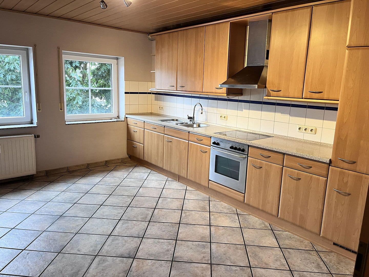 2 bedroom with open-plan kitchen flat to rent, 160 m², Heinsberg, North Rhine-Westphalia 2 bedroom with open-plan kitchen flat to rent, 160 m², Heinsberg, North Rhine-Westphalia