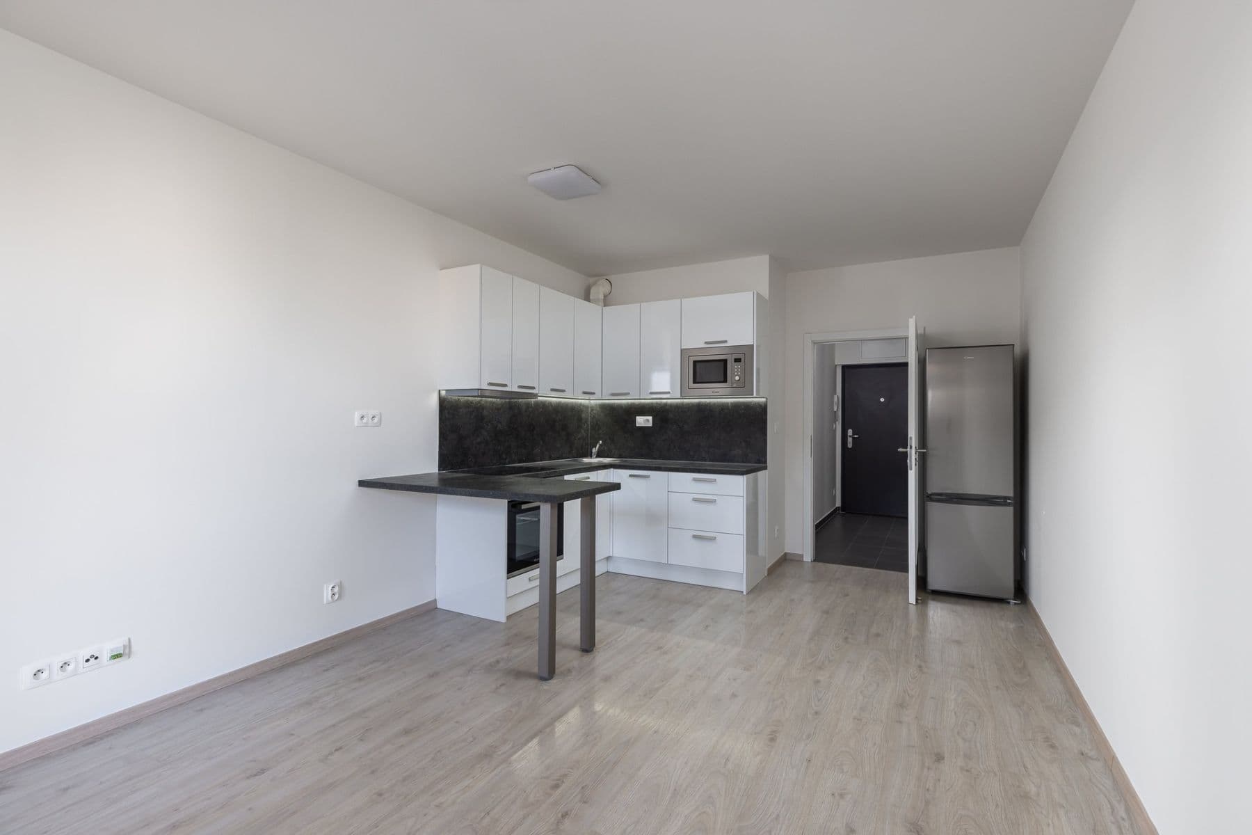 Studio flat to rent, 31 m², Škrábkových, Prague, Prague Studio flat to rent, 31 m², Škrábkových, Prague, Prague