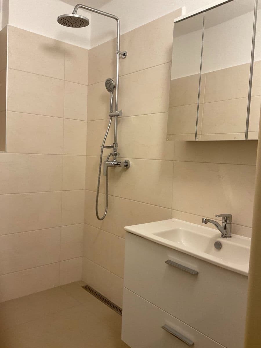 3 bedroom flat to rent, 84 m², Jilemnického, Pardubice, Pardubický Region 3 bedroom flat to rent, 84 m², Jilemnického, Pardubice, Pardubický Region