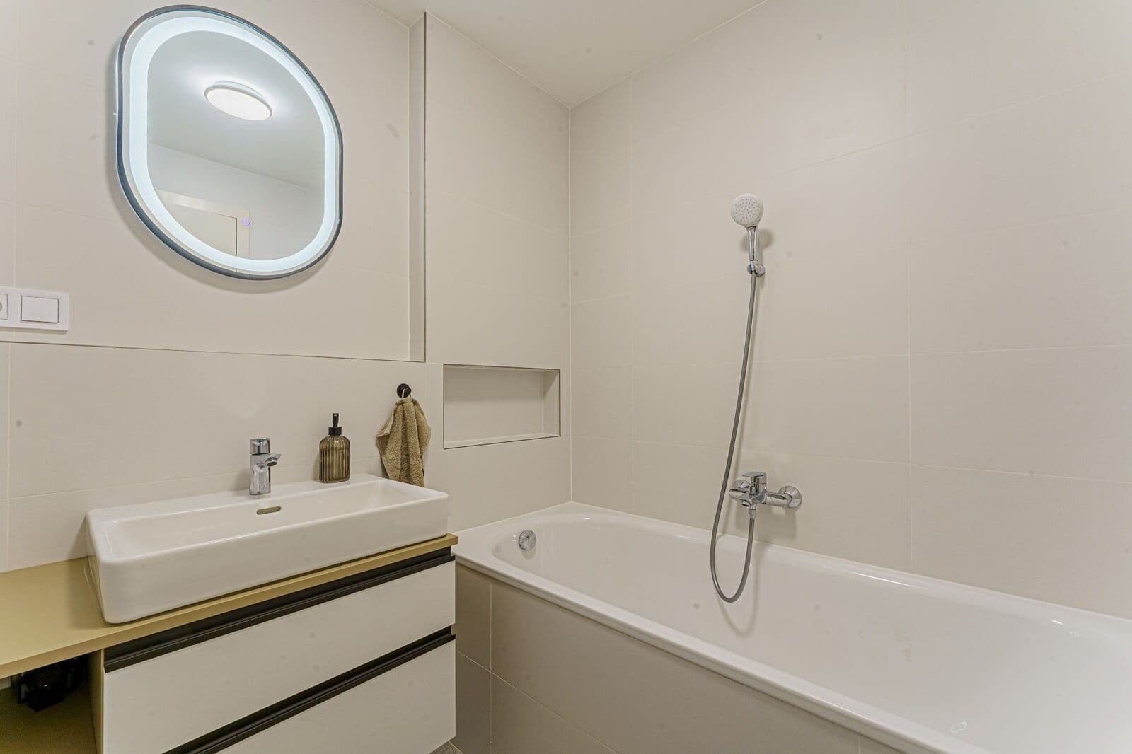 1 bedroom with open-plan kitchen flat to rent, 59 m², U Komína, Prague, Prague 1 bedroom with open-plan kitchen flat to rent, 59 m², U Komína, Prague, Prague