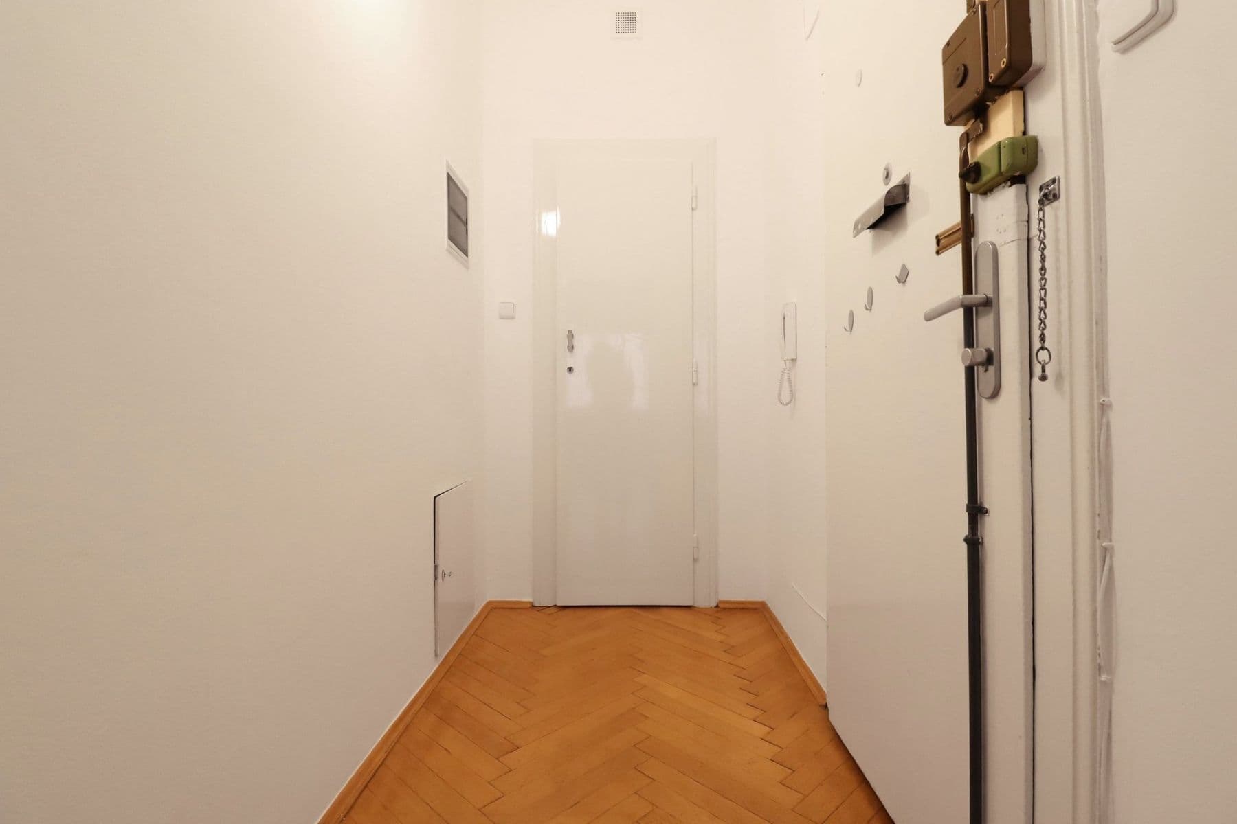 2 bedroom flat to rent, 70 m², U smaltovny, Prague, Prague 2 bedroom flat to rent, 70 m², U smaltovny, Prague, Prague
