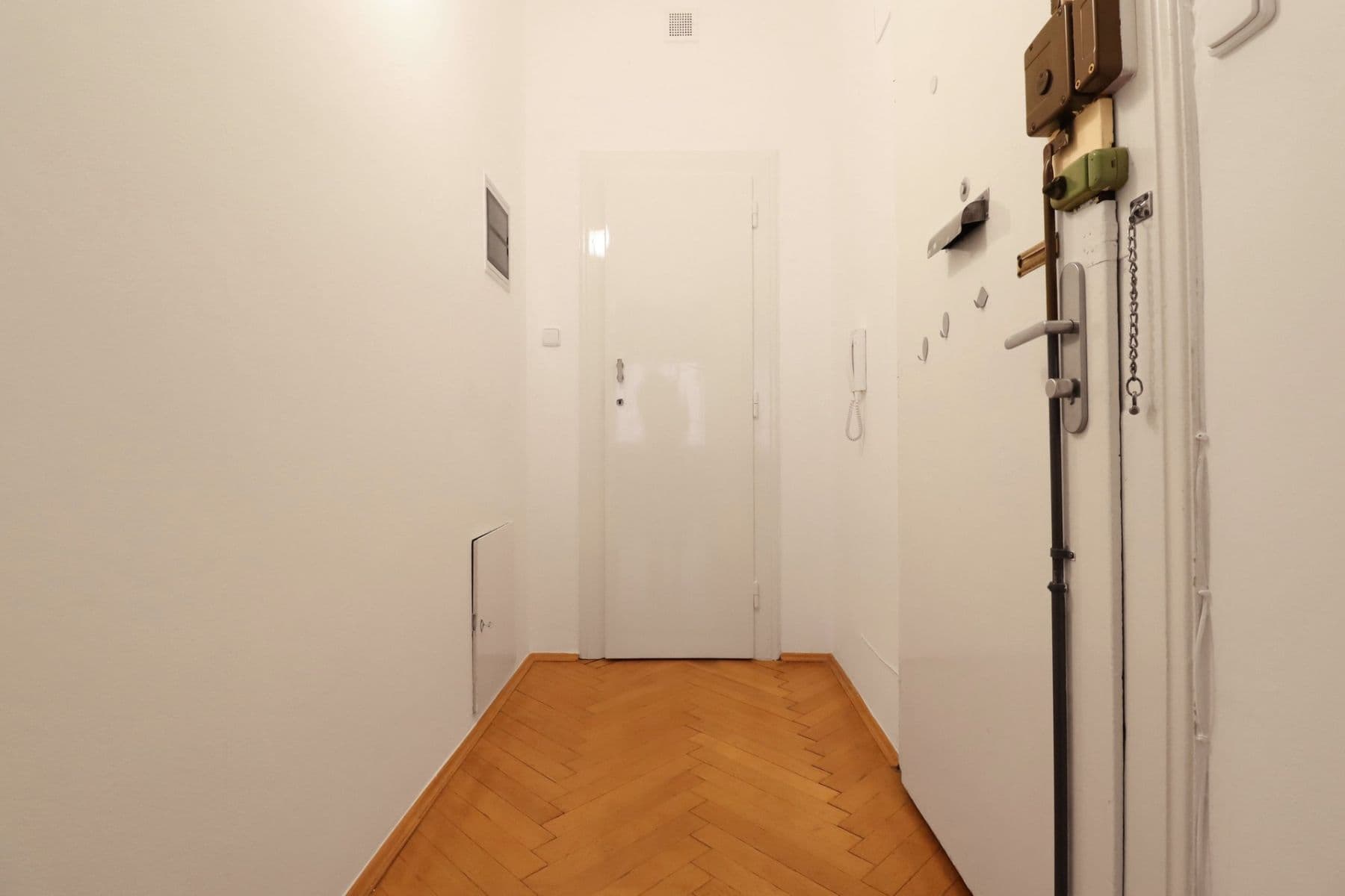 2 bedroom flat to rent, 70 m², U smaltovny, Prague, Prague 2 bedroom flat to rent, 70 m², U smaltovny, Prague, Prague