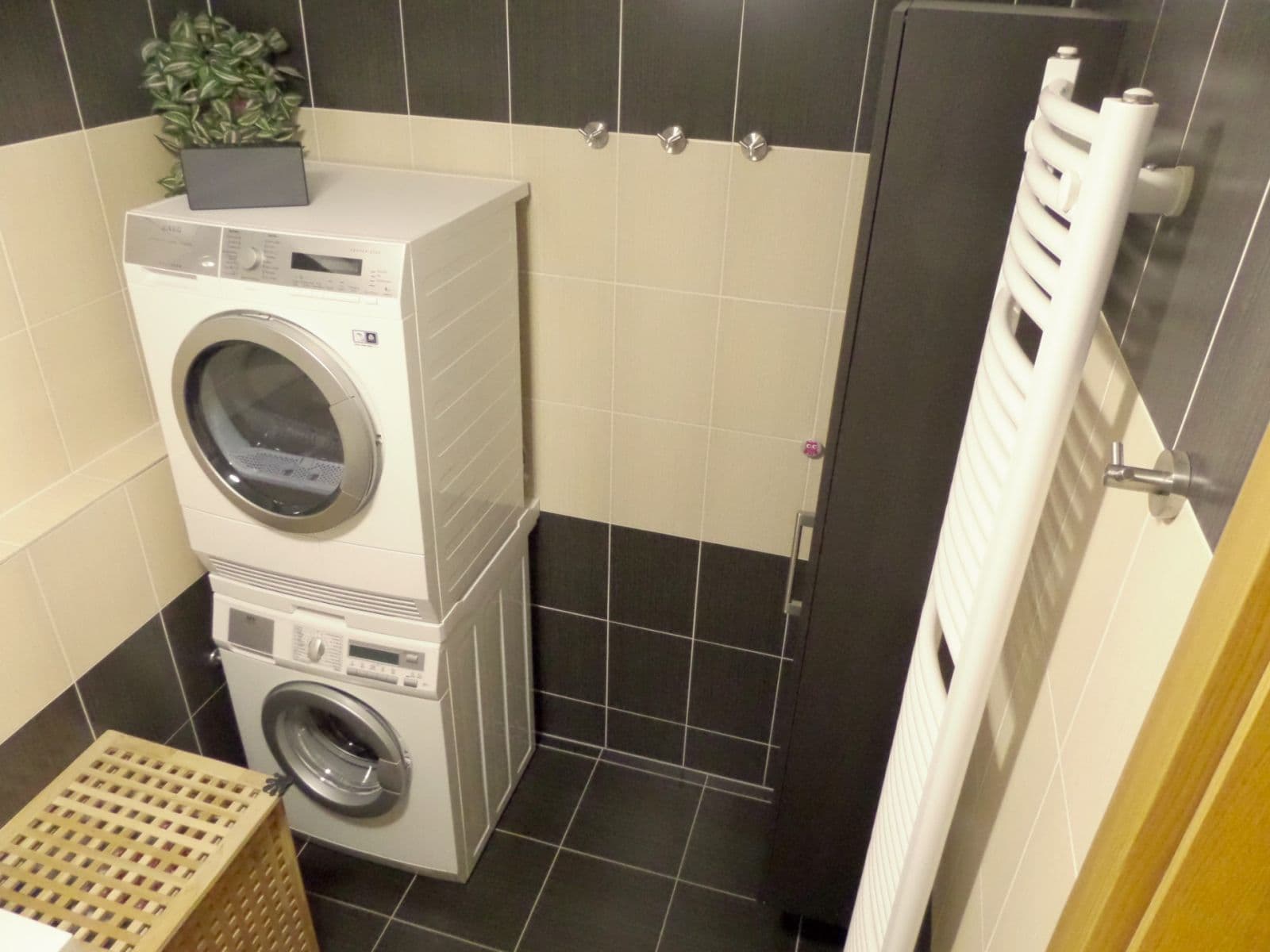 2 bedroom with open-plan kitchen flat to rent, 93 m², Nademlejnská, Prague, Prague 2 bedroom with open-plan kitchen flat to rent, 93 m², Nademlejnská, Prague, Prague