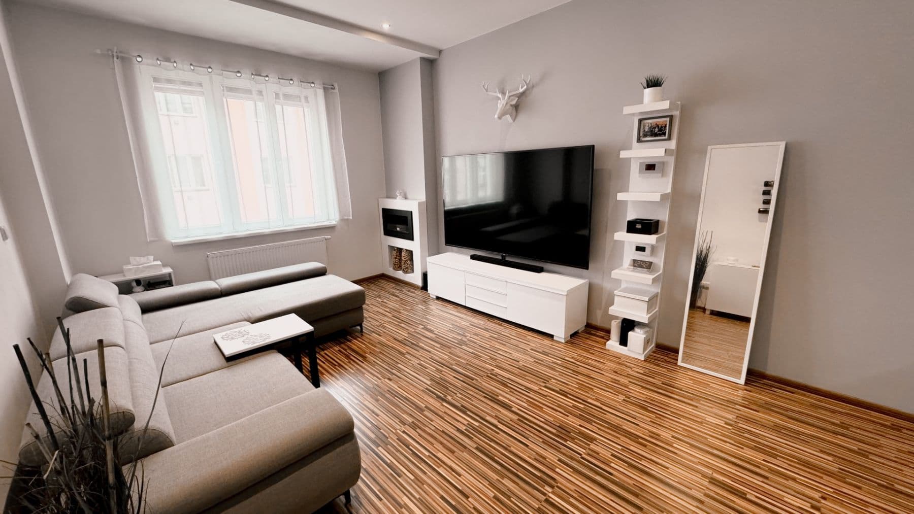 1 bedroom with open-plan kitchen flat to rent, 54 m², Holandská, Prague, Prague 1 bedroom with open-plan kitchen flat to rent, 54 m², Holandská, Prague, Prague